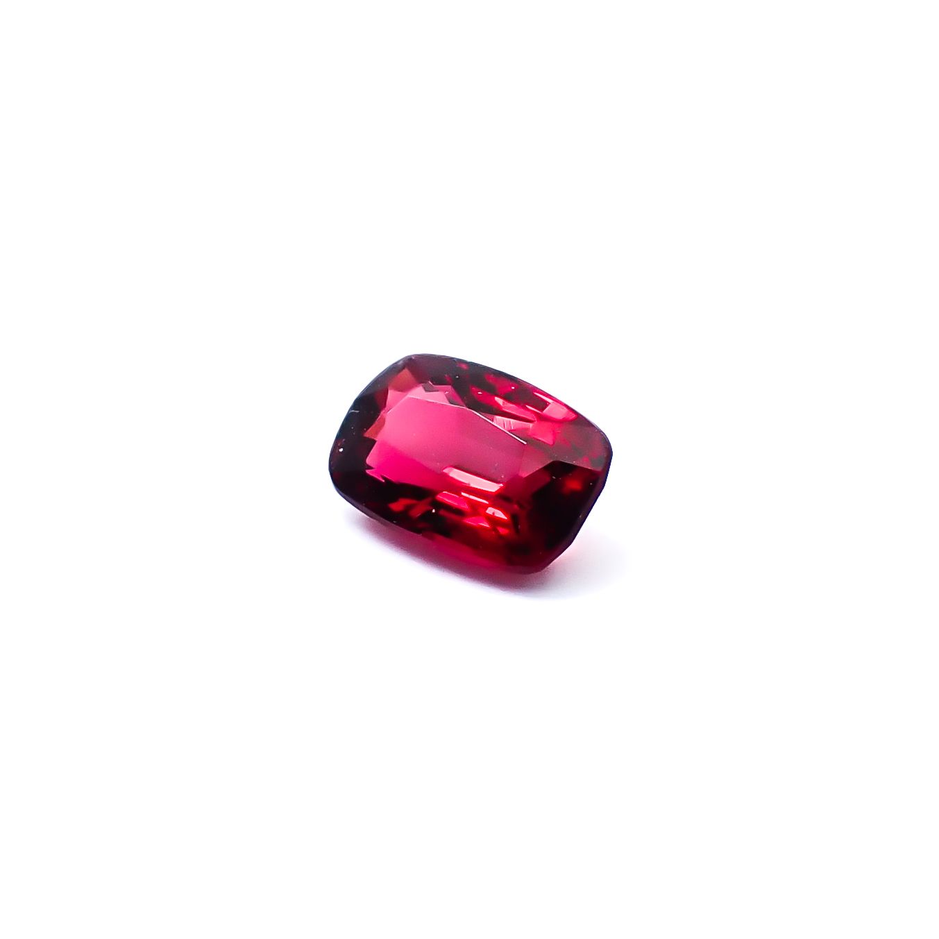 ジェダイスピネル(宝石名スピネル/別名ジェダイスピネル)ビルマ産 GUILD鑑付 0.44ct / 5.4x3.59mm前後 [260732537]