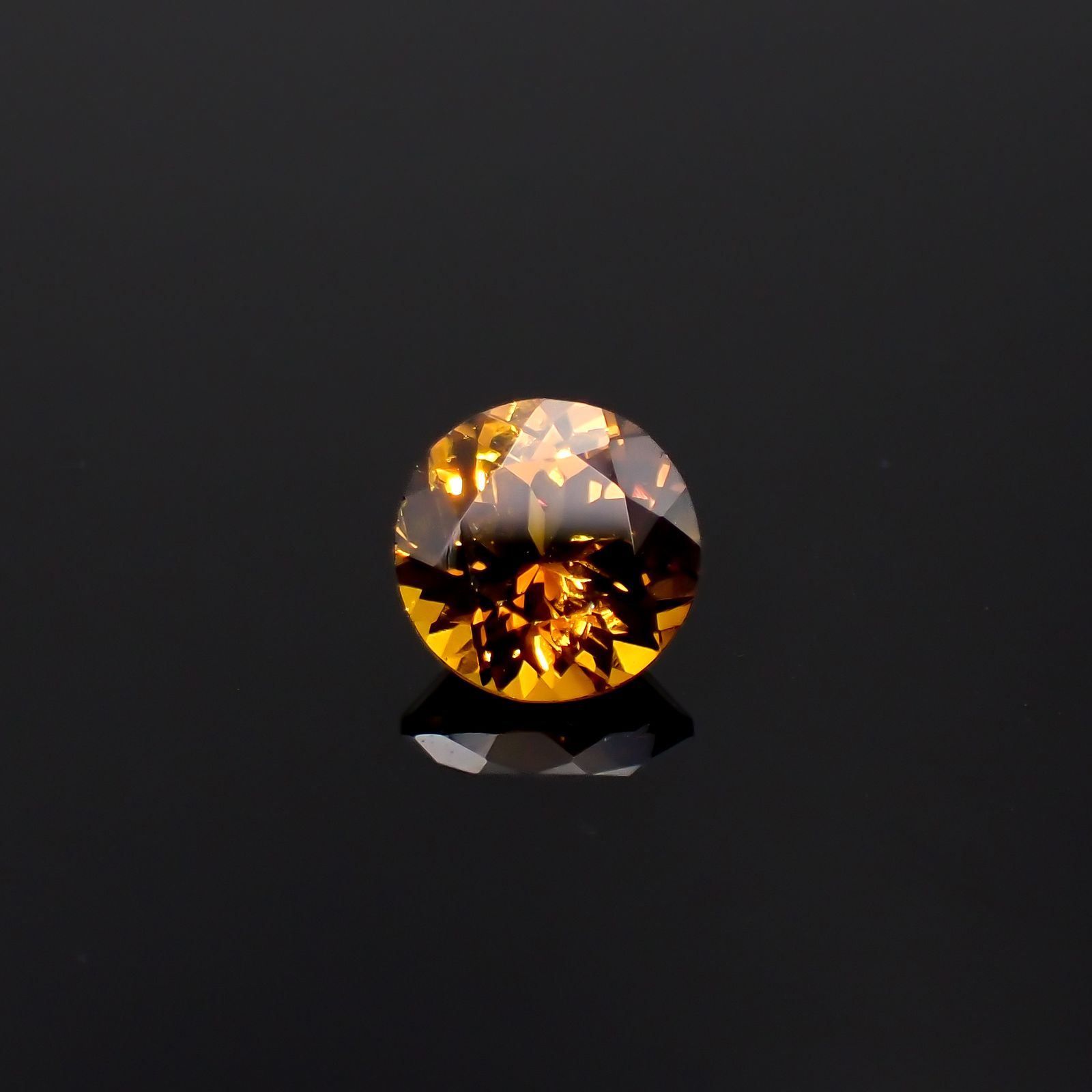 アンドラダイトグロッシュラーガーネット(宝石名アンドラダイト/グロッシュラー・ガーネット)ナミビア産 1.46ct 識別済[231224548]6.9x6.8mm前後