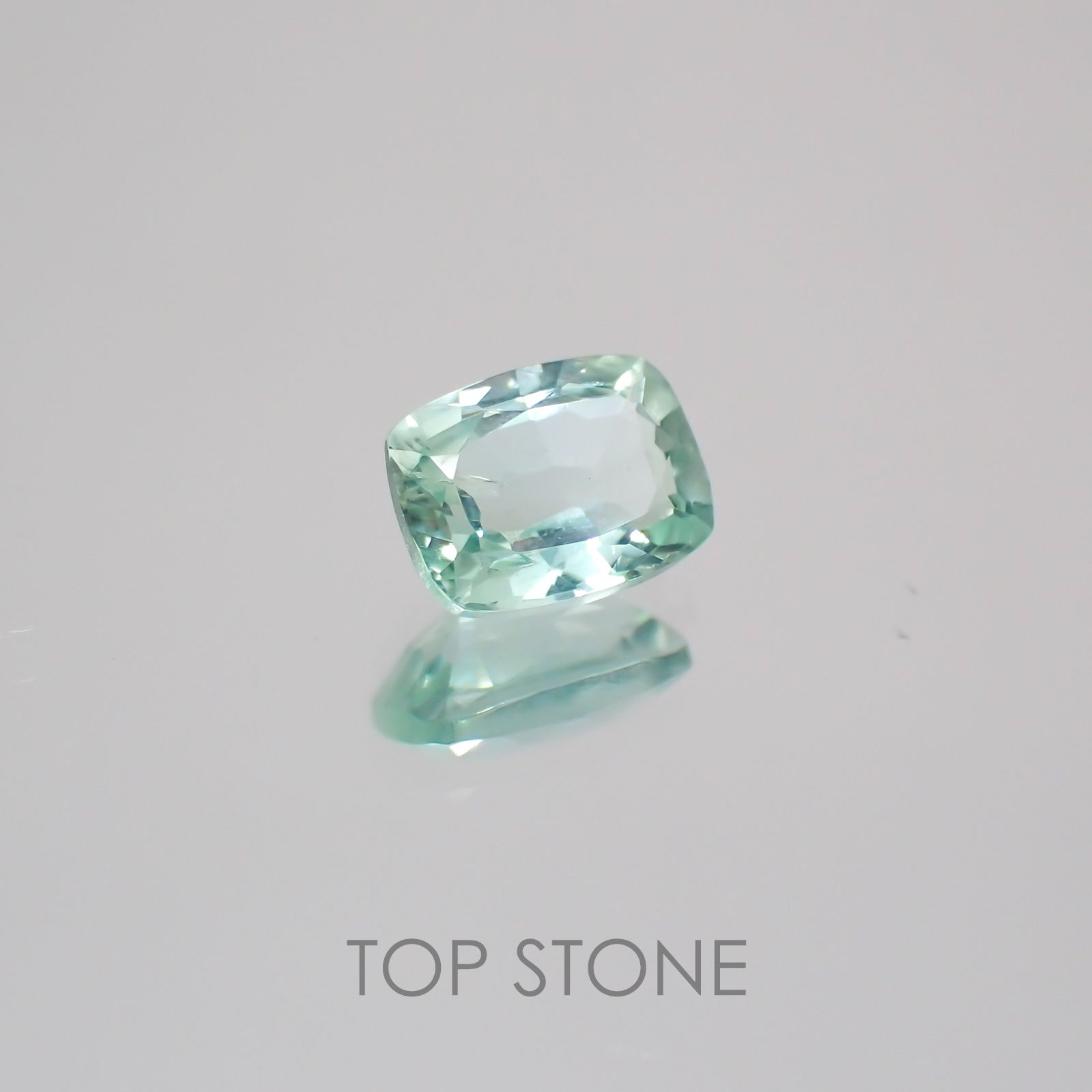 ミントベリル(宝石名グリーン・ベリル) ブラジル産 0.46ct 識別済[21069828]5.6×4mm前後