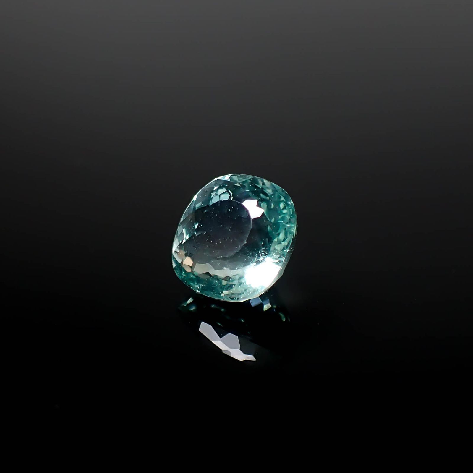 フローライト フルオレッセンス ジンバブエ産 2.25ct [250630511]7.6x7.6mm前後