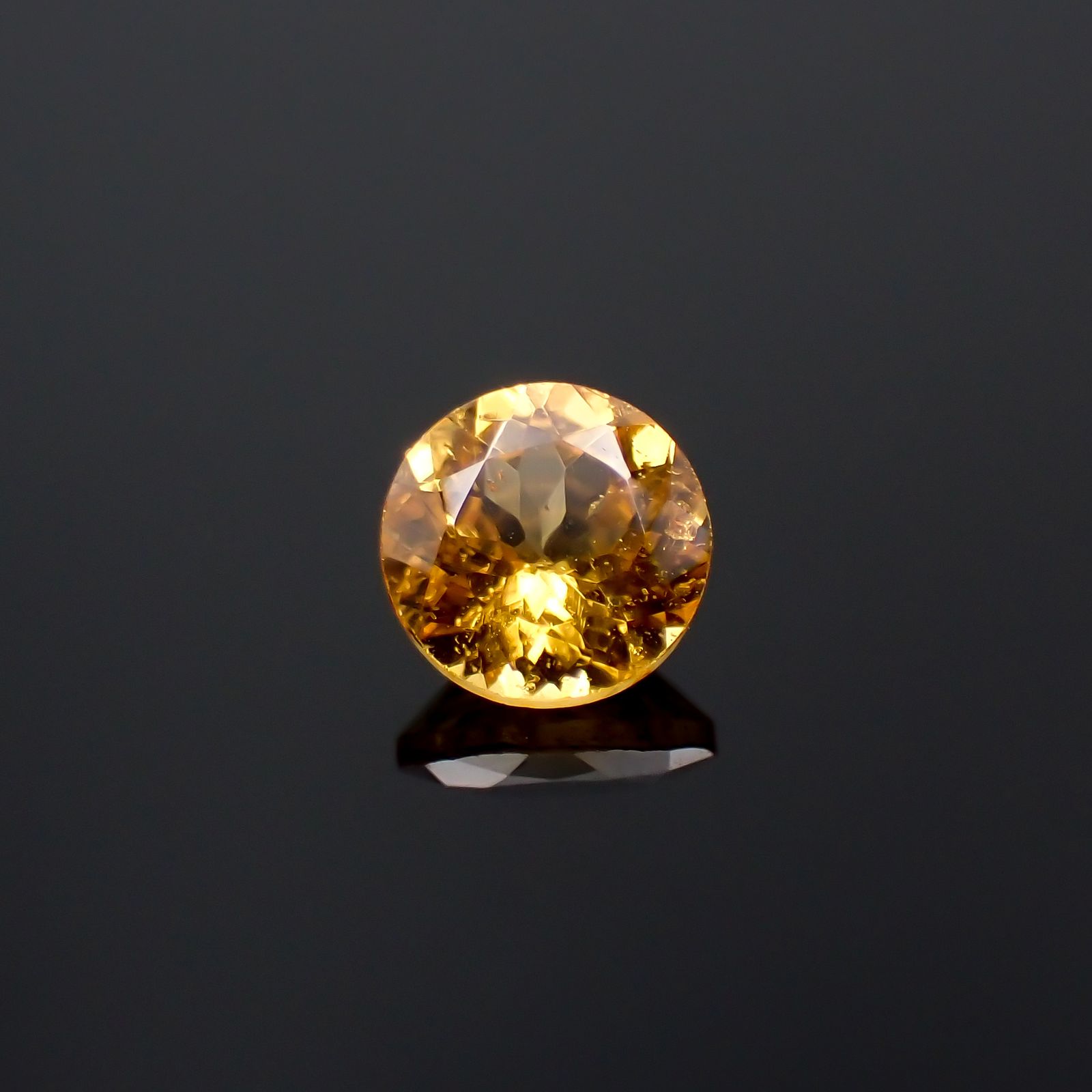 スペサルティンガーネット ナイジェリア産 0.47ct[230923370]4.6x4.6mm前後