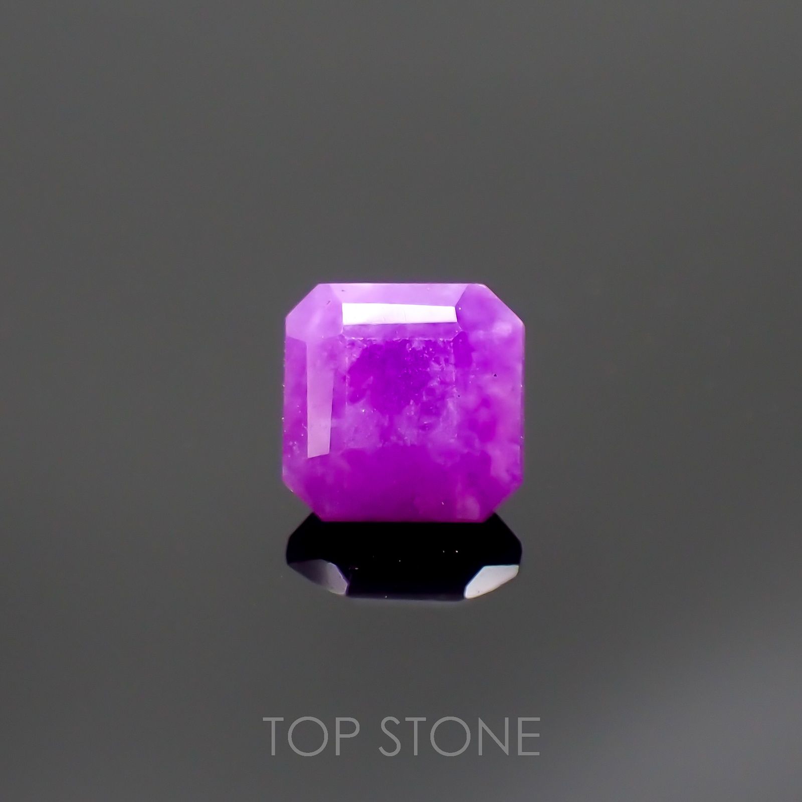 スギライト 南アフリカ産 0.47ct[221018319]4.6x4.5mm前後