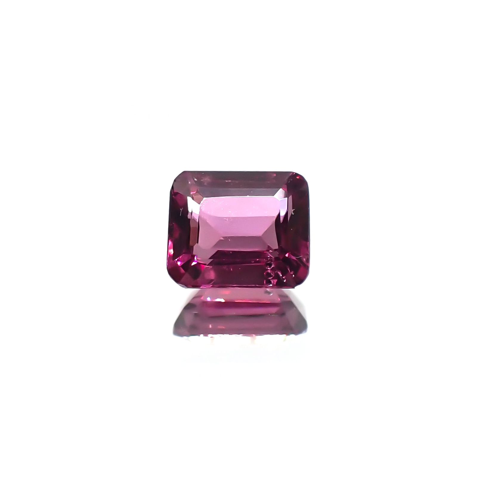 マラヤガーネット(宝石名ガーネット) タンザニア産 識別済 1.27ct / 6.4x5.4mm前後 [210711878]