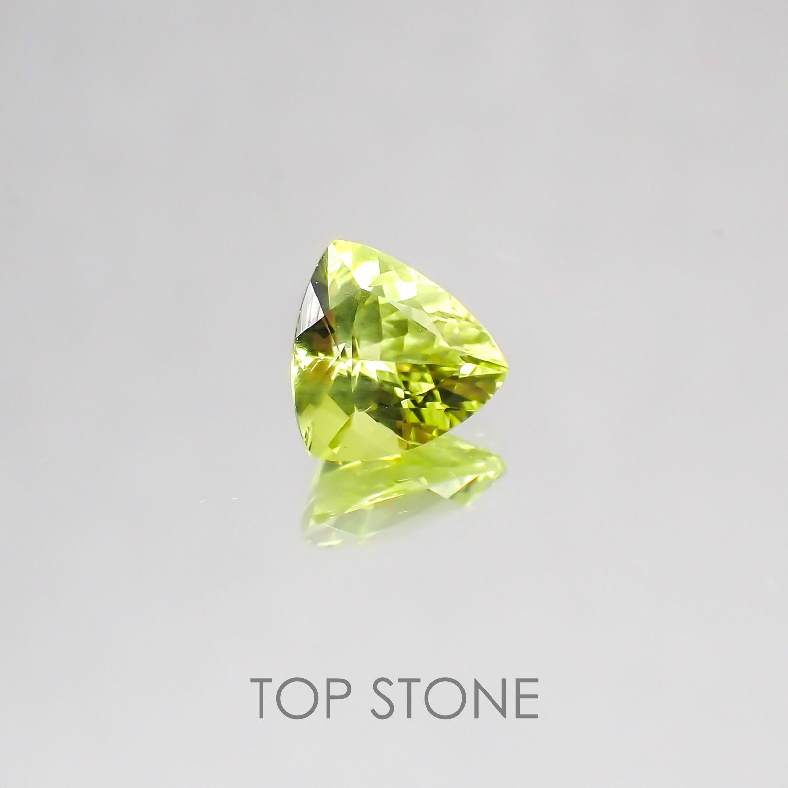 パロットクリソベリル インド産 ルース 0.76ct[20128564]5.8×5.7mm前後