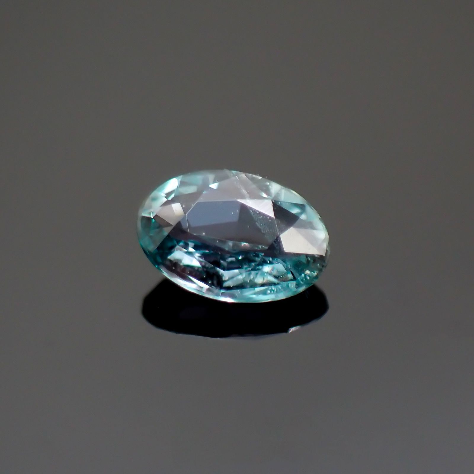 アレキサンドライト(宝石名アレキサンドライト)ブラジル産/EmeraldMains社製 0.107ct ソ付(彩珠)[220113811]3.4x2.5mm前後