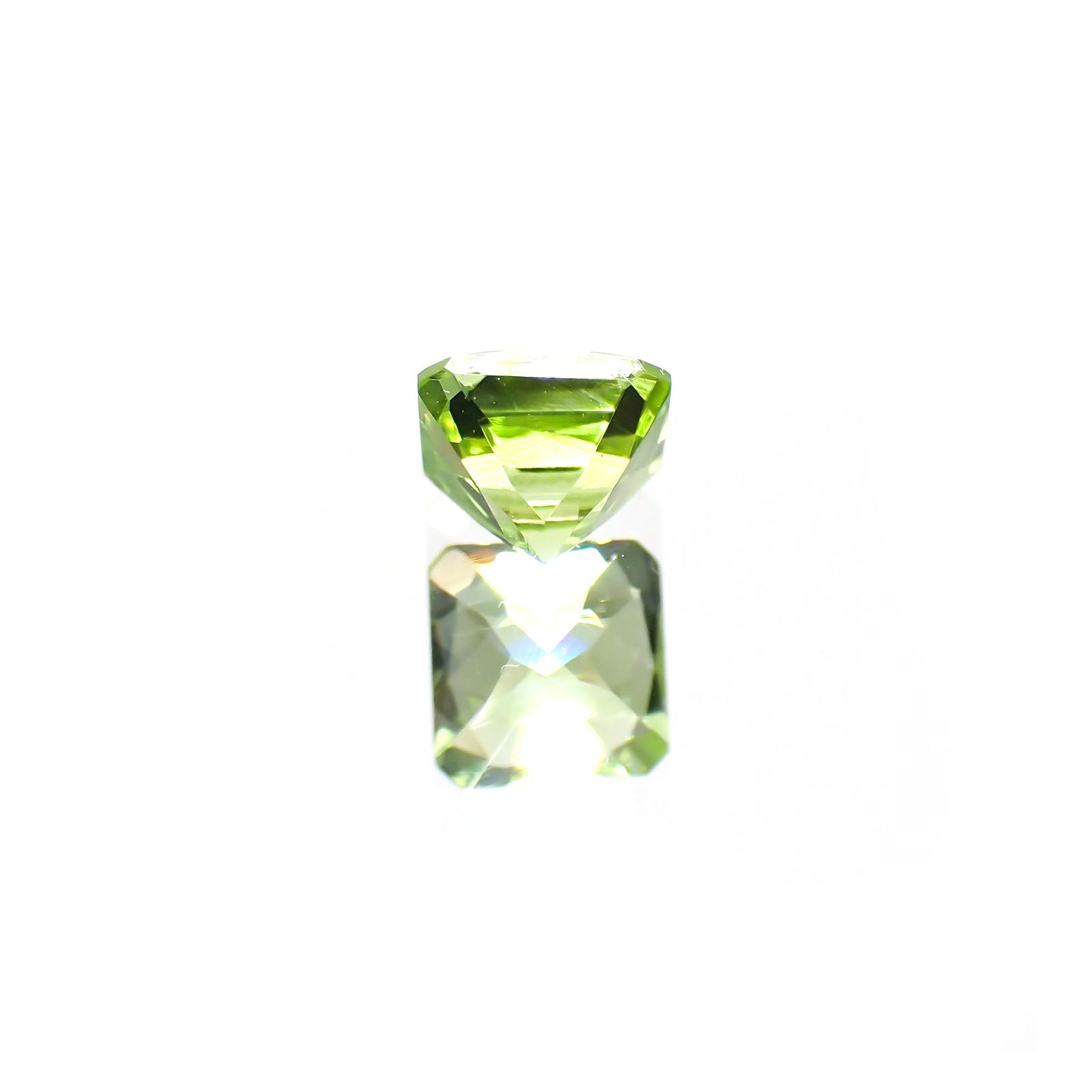 ◇アッシャーカット◇ペリドット(宝石名ペリドット) パキスタン産 0.84ct 識別済[211013487]5.1×5.1mm前後