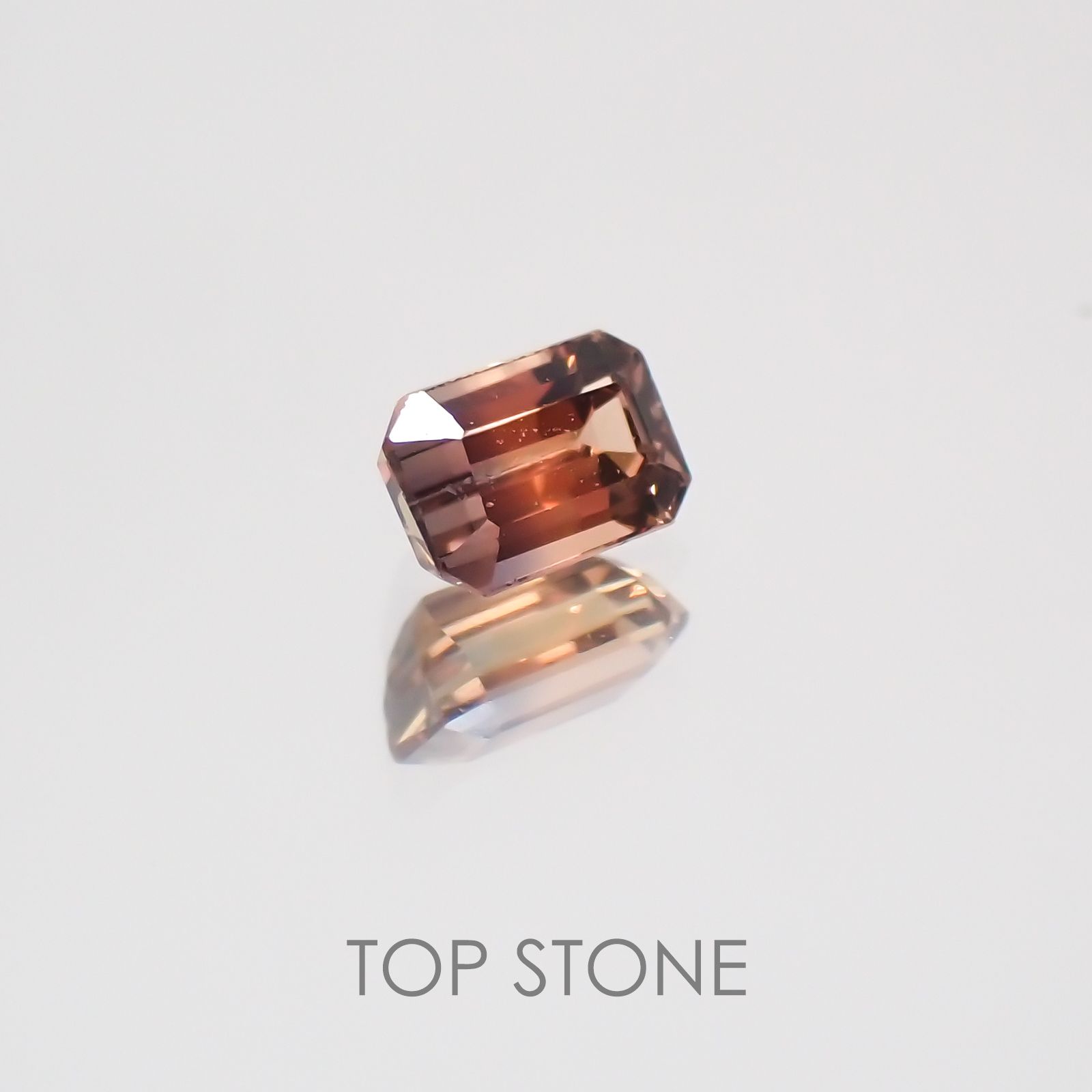 バイカラーサファイア(宝石名バイカラー・サファイア) タンザニア産 0.23ct 識別済[21029740]3.8×2.7mm前後
