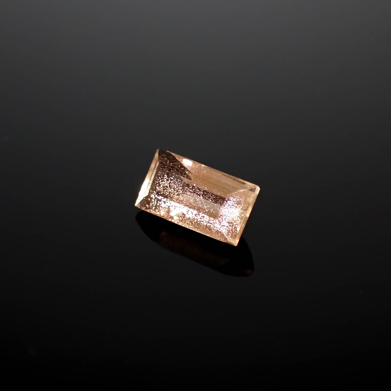オレゴンサンストーン アメリカ・オレゴン州産 1.39ct[240627873]8.8x4.8mm前後