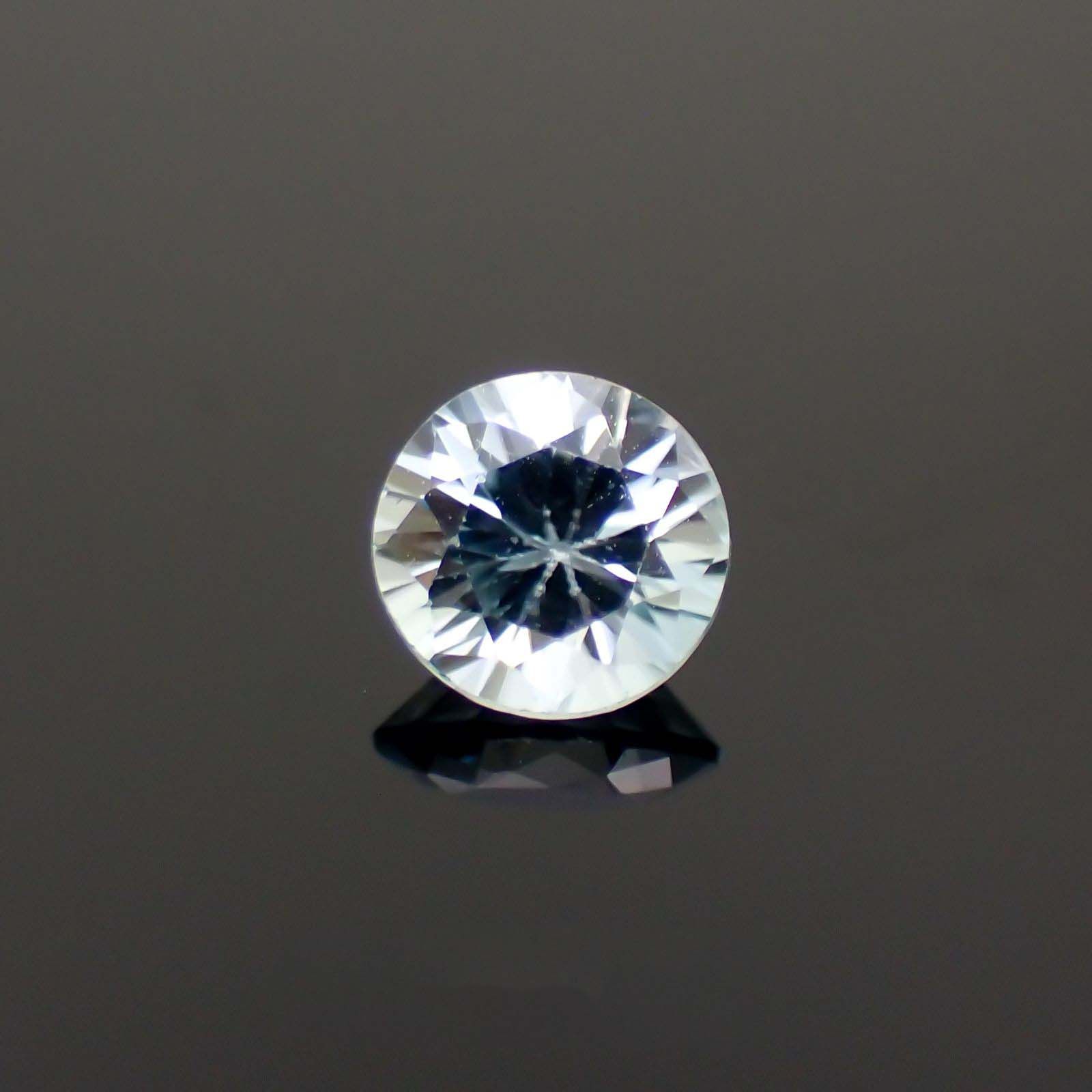 アイスブルージルコン カンボジア産 0.67ct[221018650]5x4.9mm前後