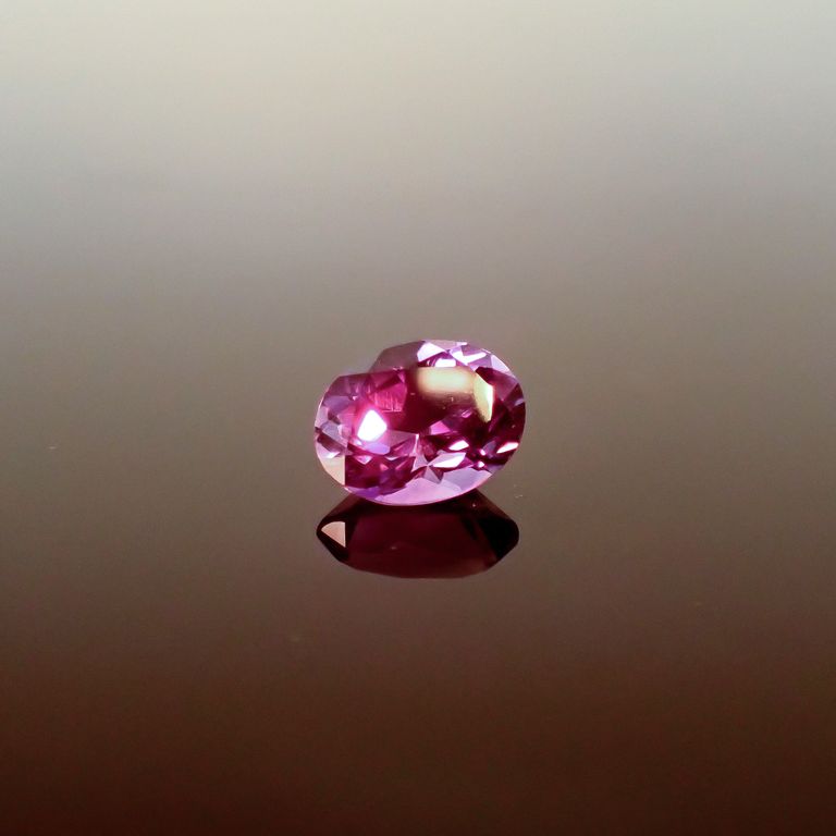 電球色(ライト)の照射で変色