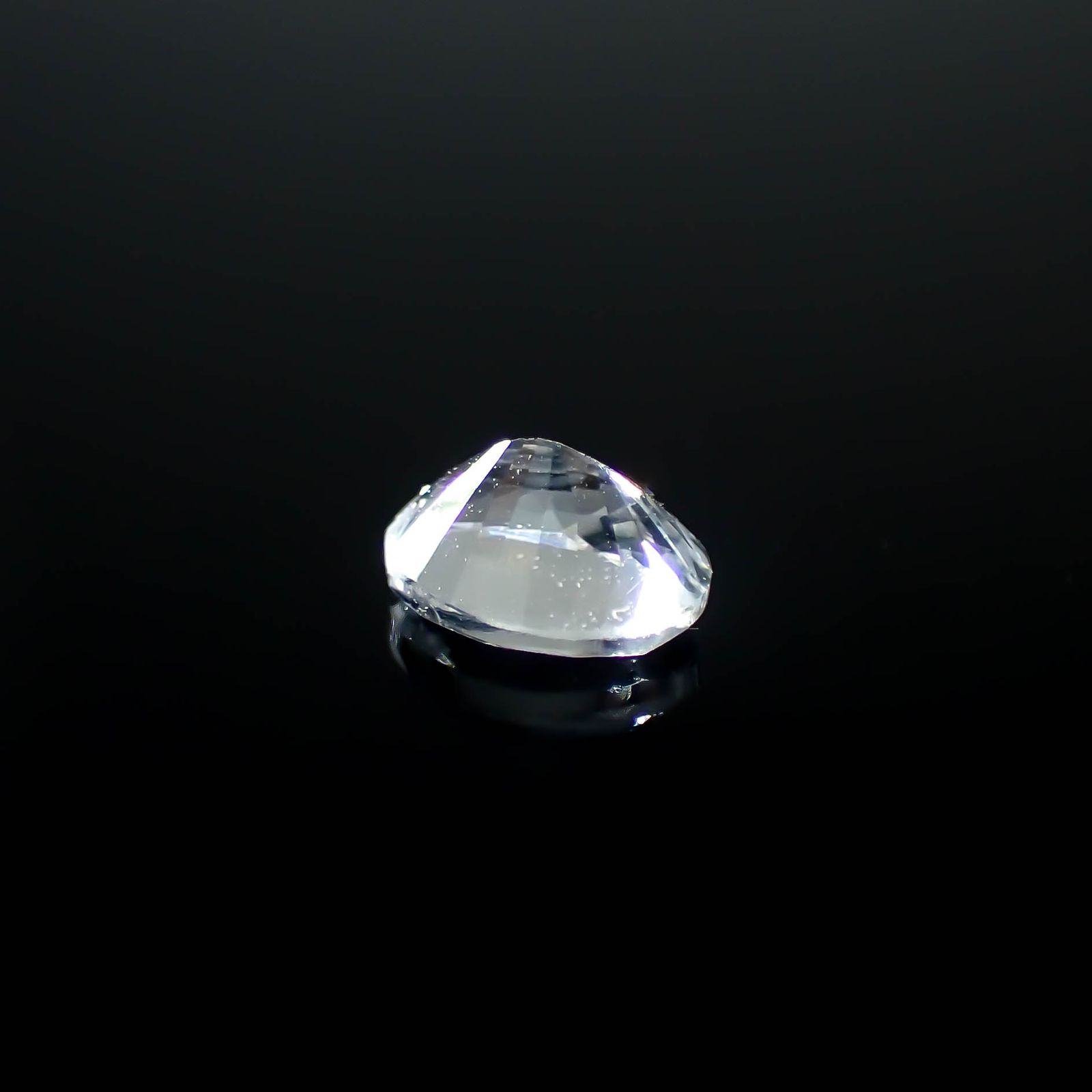 カラーレスサファイア スリランカ産 0.47ct [250830971]5x3.9mm前後