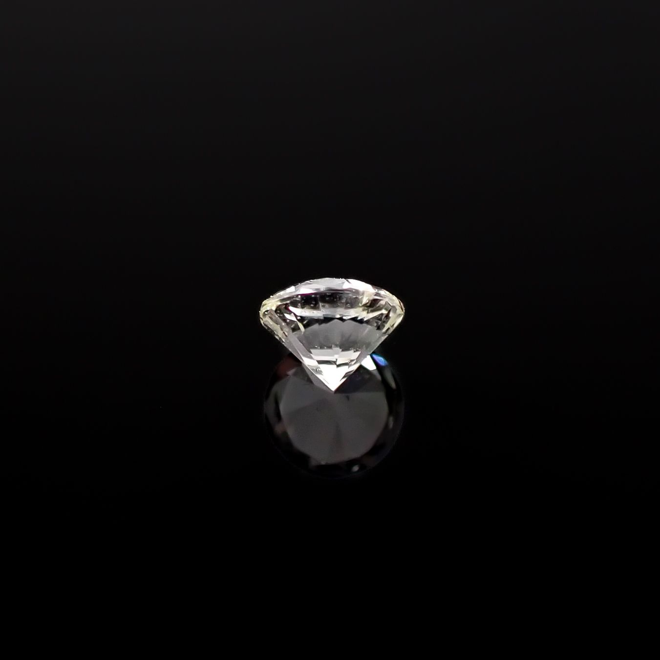 アクロアイト ナイジェリア産 0.25ct / 4x4mm前後 [251231355]
