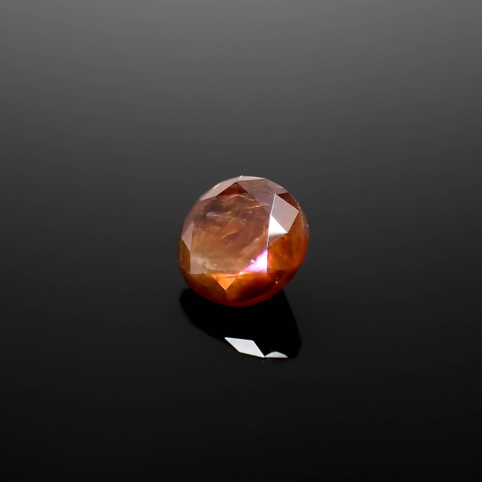 レインボーガーネット 日本・奈良県産 0.98ct[240125525]5.7x5.6mm前後