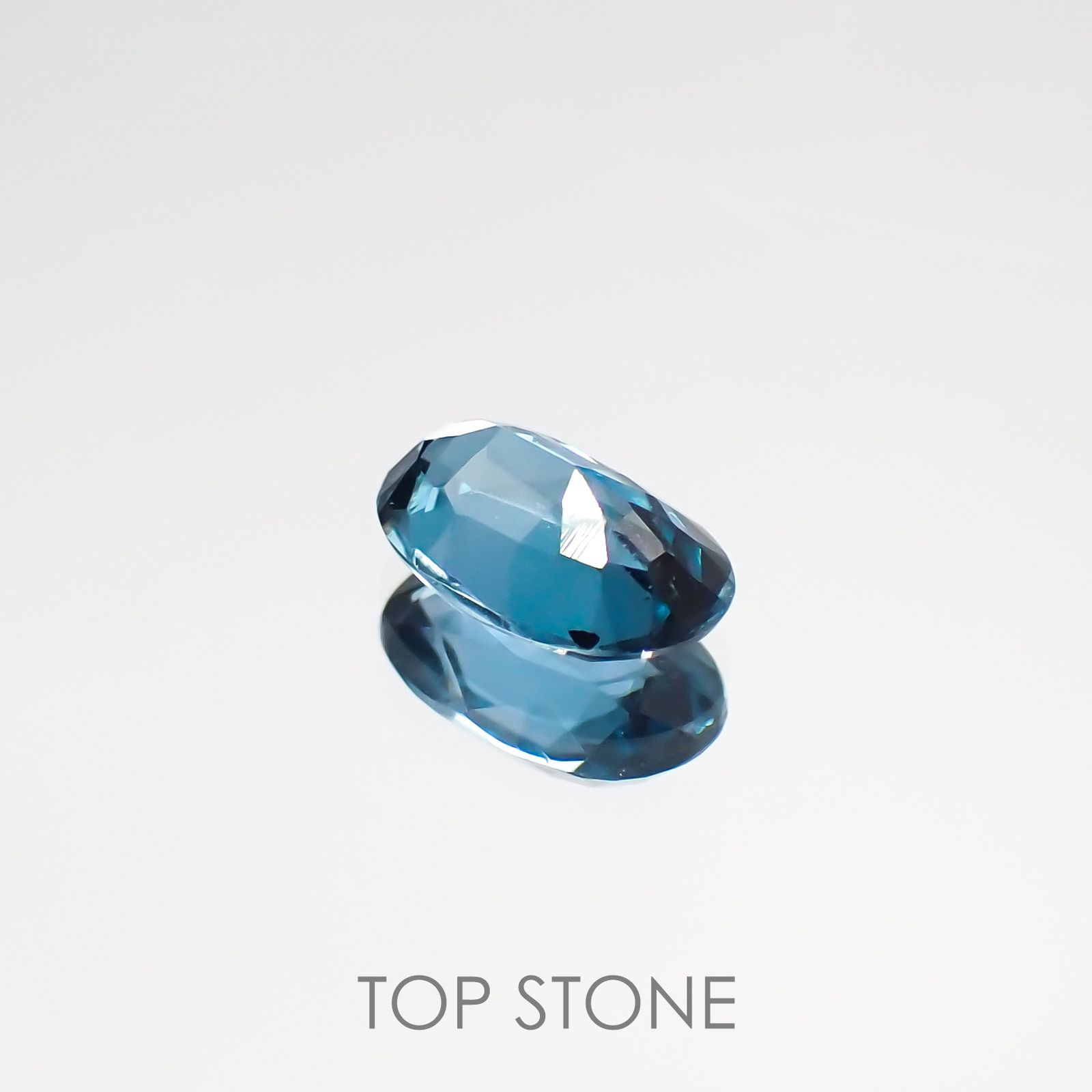 オーシャンブルーカイヤナイト ネパール産 ルース 0.54ct[210711421]6.2×4.1mm前後