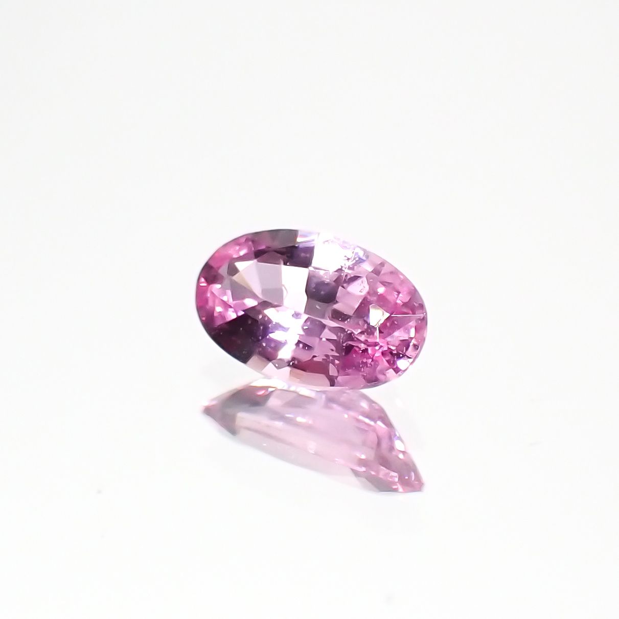 ネオンピンクサファイア スリランカ産 0.24ct[230421529]4.8x3mm前後