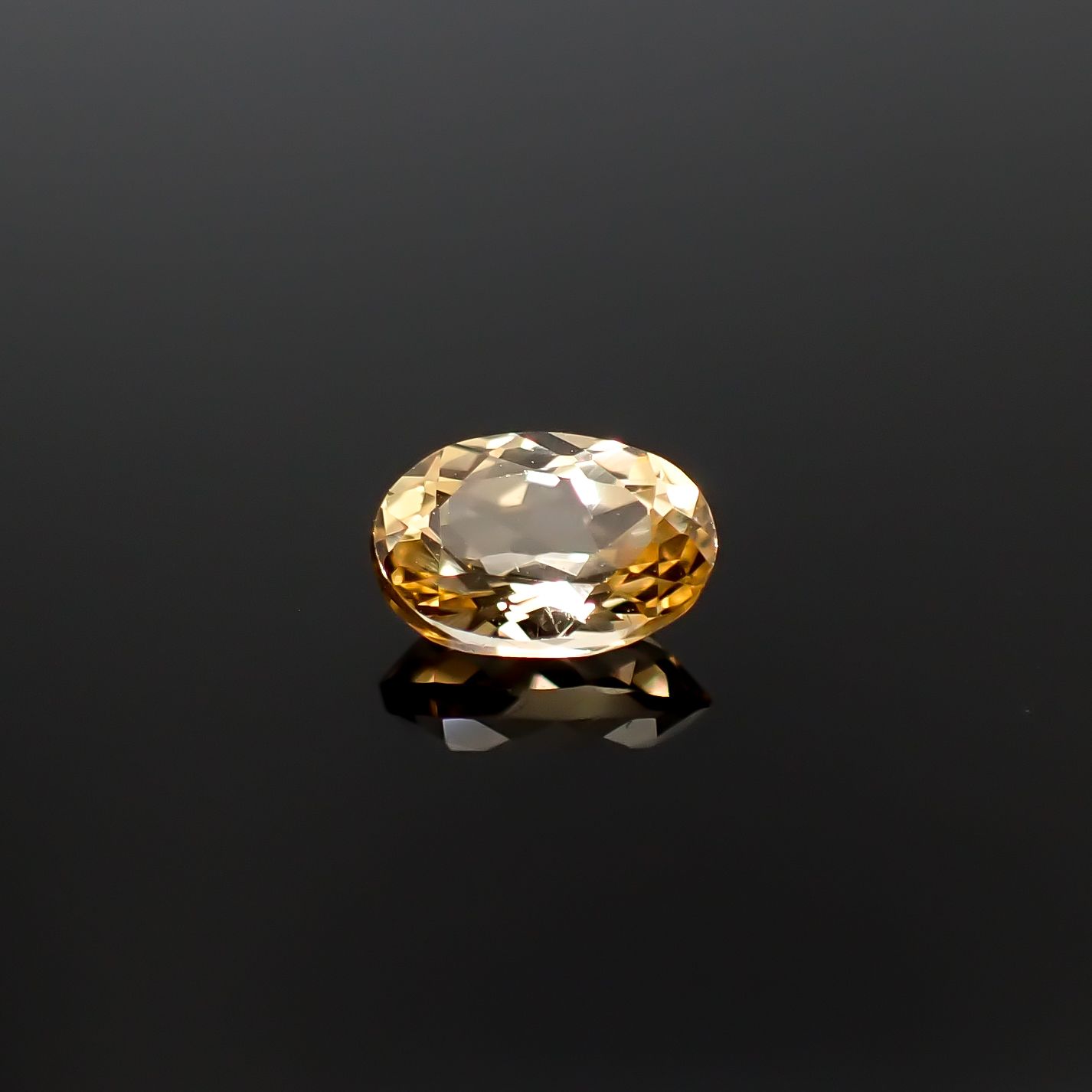 インペリアルガーネット(宝石名ヘソナイト・ガーネット)スリランカ産 0.48ct 識別済[241129437]5.7x3.8mm前後