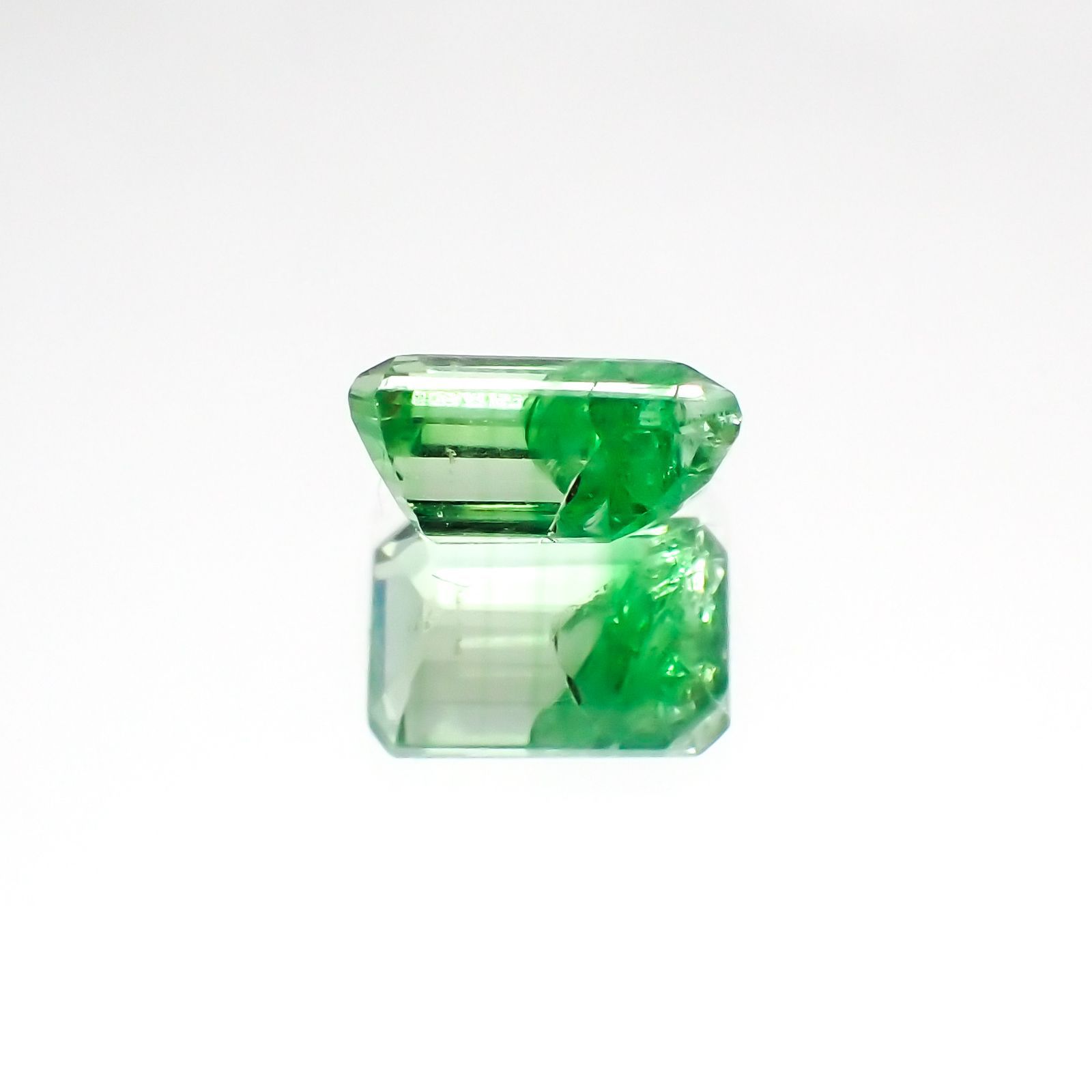 バイカラーツァボライト(宝石名グリーン グロッシュラー・ガーネット)タンザニア産 1.15ct 識別済[231124260]7x4.7mm前後