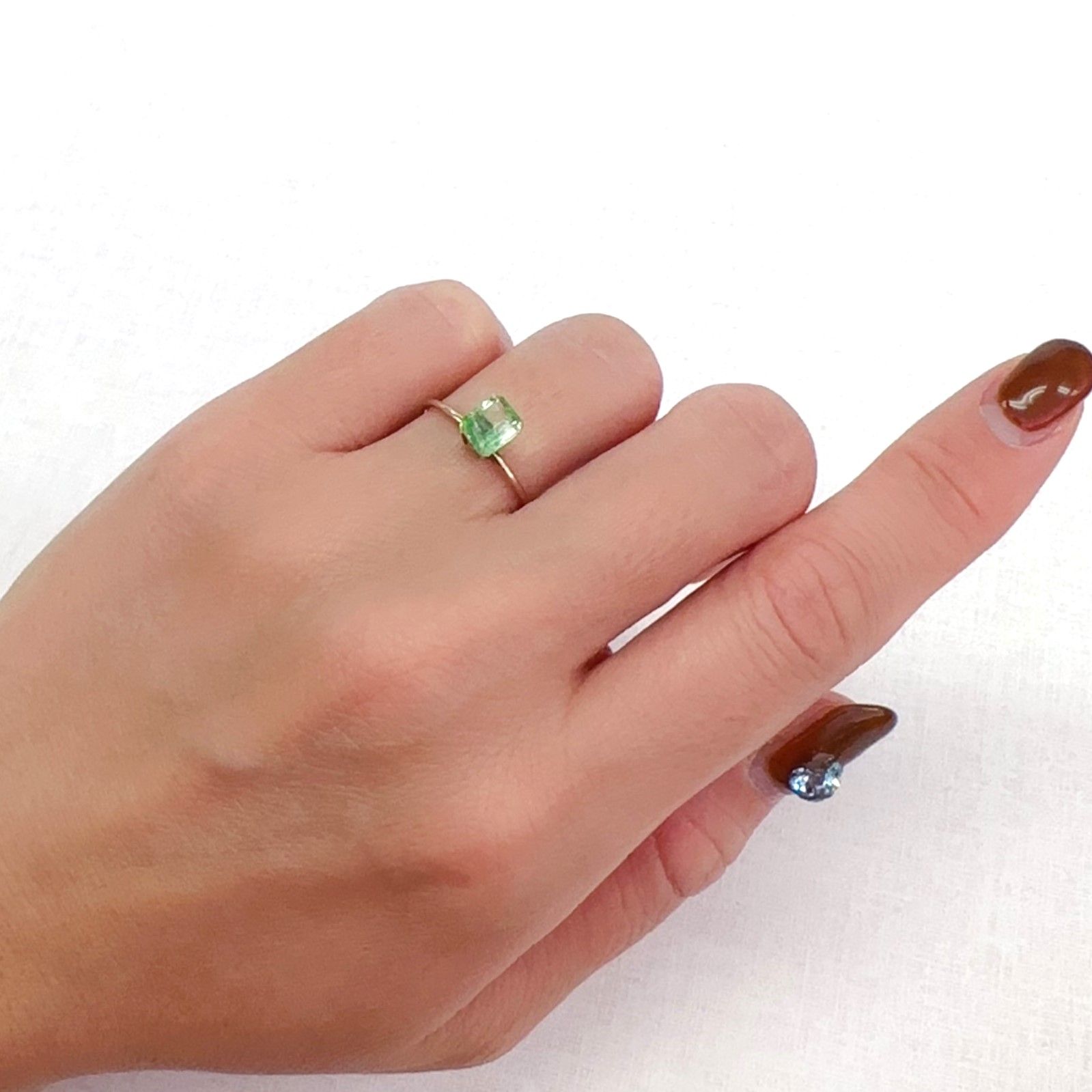 バイカラーツァボライト(宝石名グリーン グロッシュラー・ガーネット)タンザニア産 1.04ct 識別済[231124263]6x5mm前後