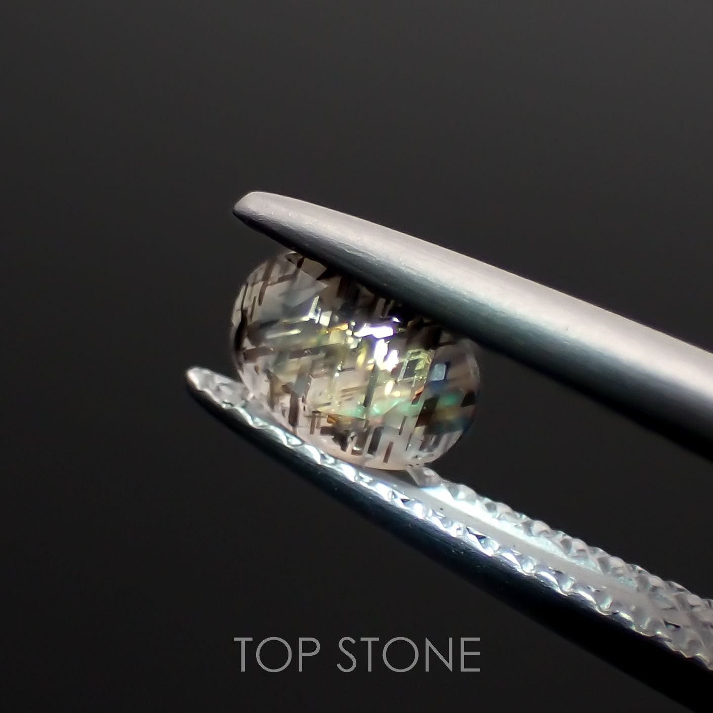 レインボーラティスサンストーン オーストラリア産 0.31ct[230120335]5.4x3.9mm前後