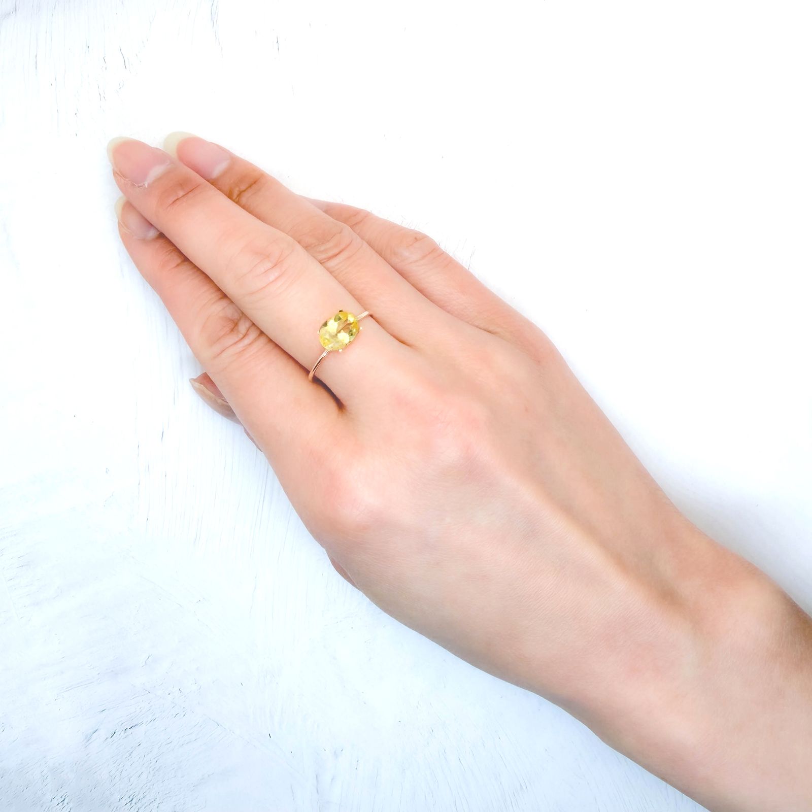 コンドロダイト(宝石名コンドロダイト)タジキスタン・パミール高原産 識別済 1.37ct / 8.6x6.2mm前後 [260131585]