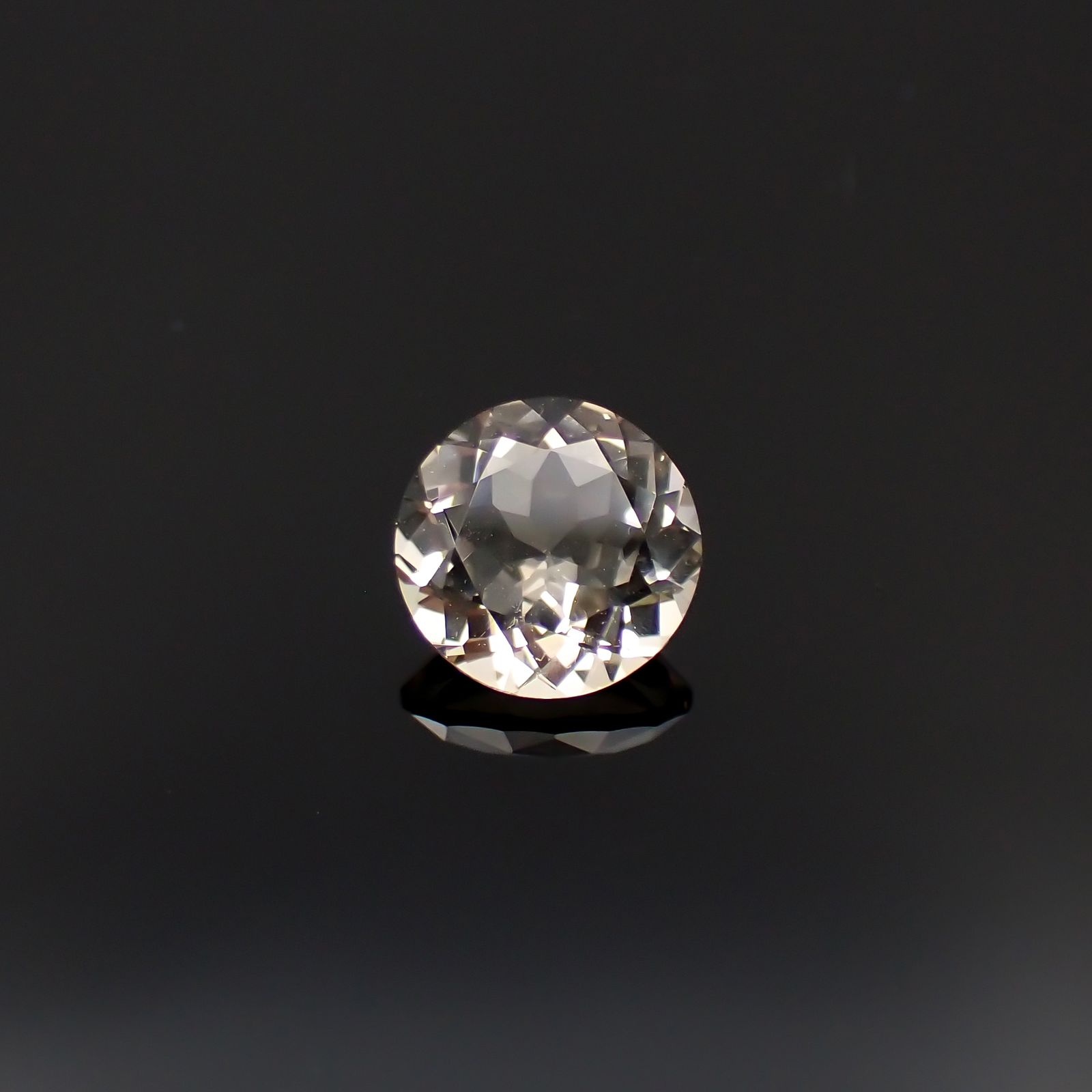 含バリウム・サニディン(宝石名サニディン)ドイツ産 1.31ct 識別済[231224970]7.5x7.5mm前後
