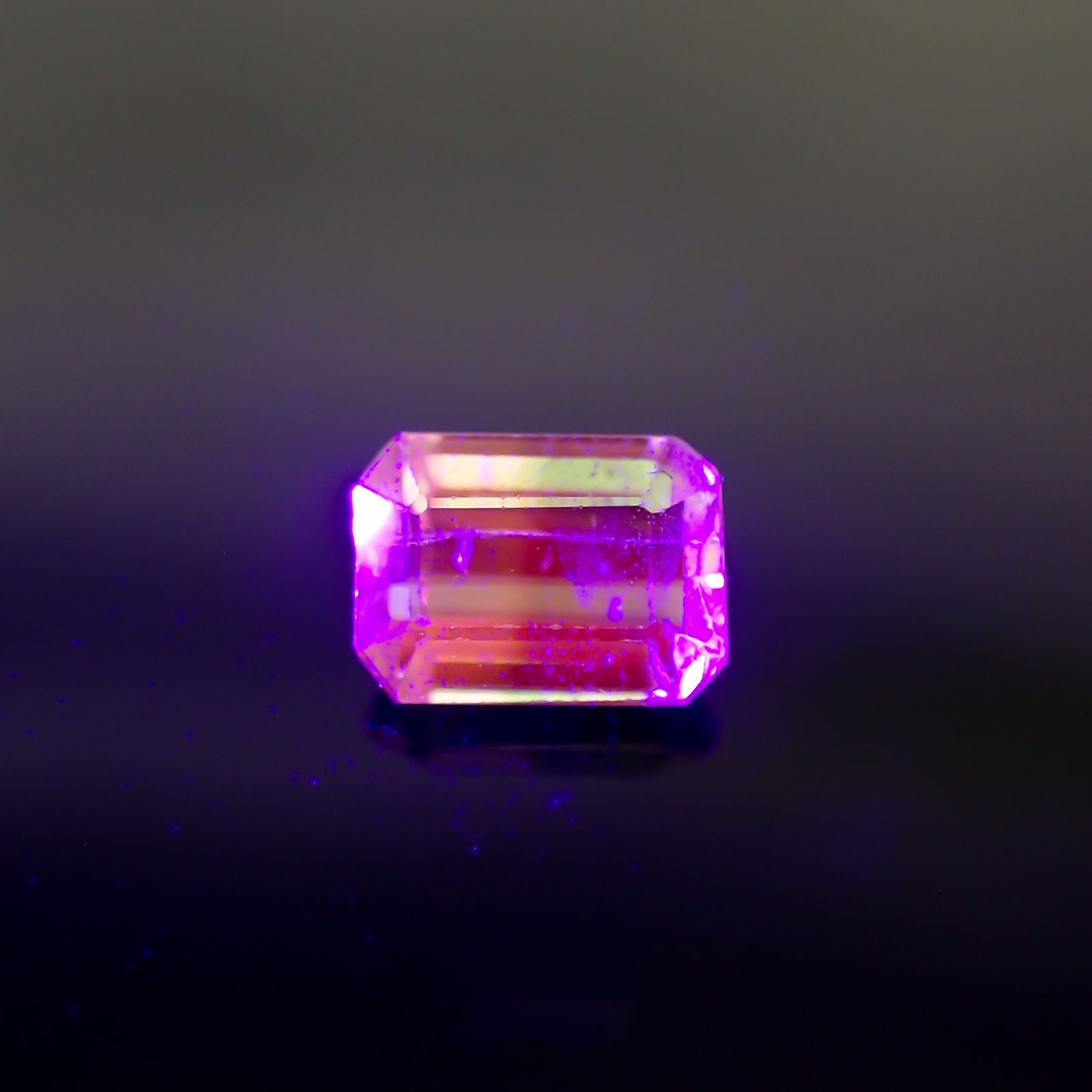 バイカラーツァボライト(宝石名グリーン グロッシュラー・ガーネット)タンザニア産 1.23ct 識別済[231124267]6.8x5mm前後