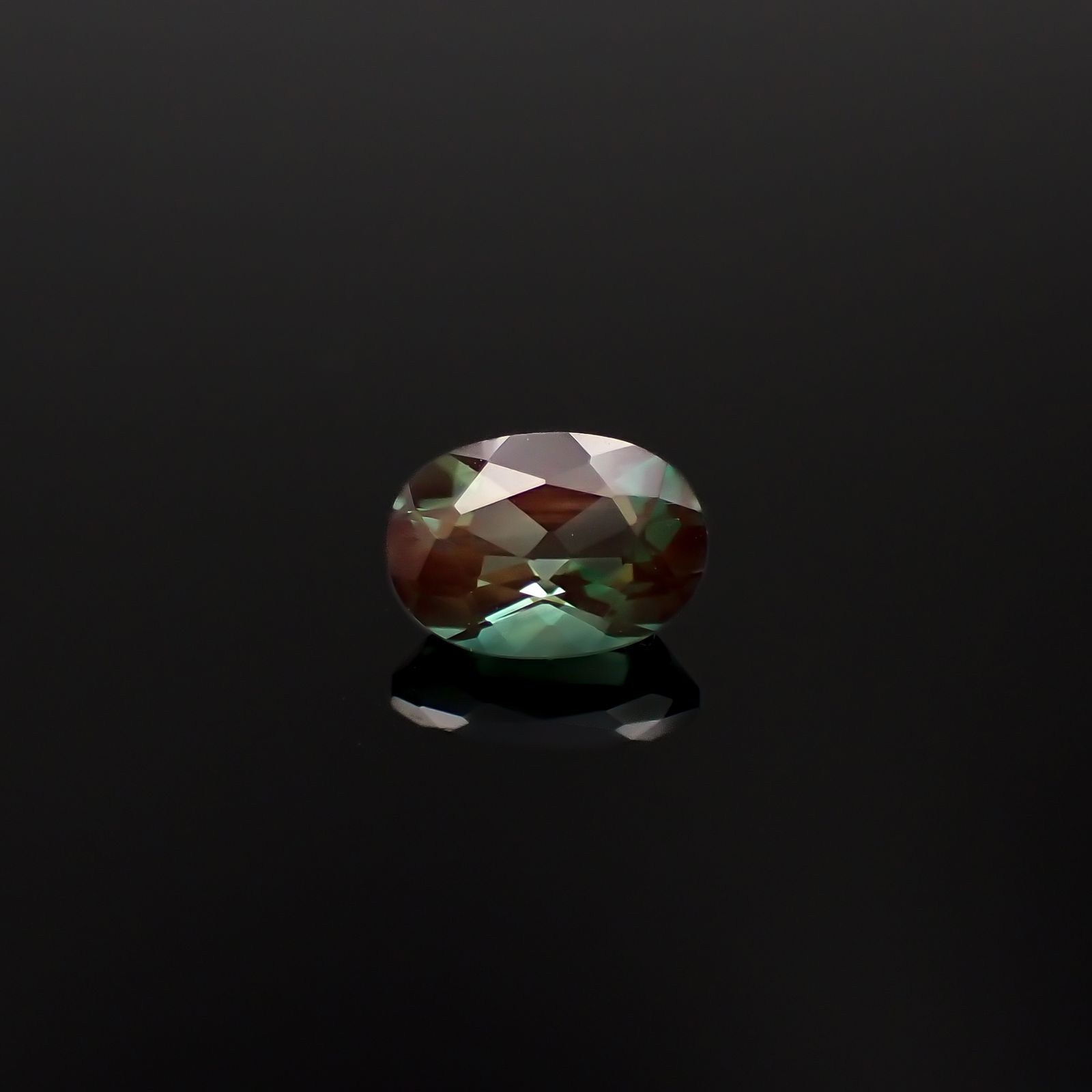 カラーチェンジアンデシン モンゴル産 0.75ct[240226326]7x4.9mm前後