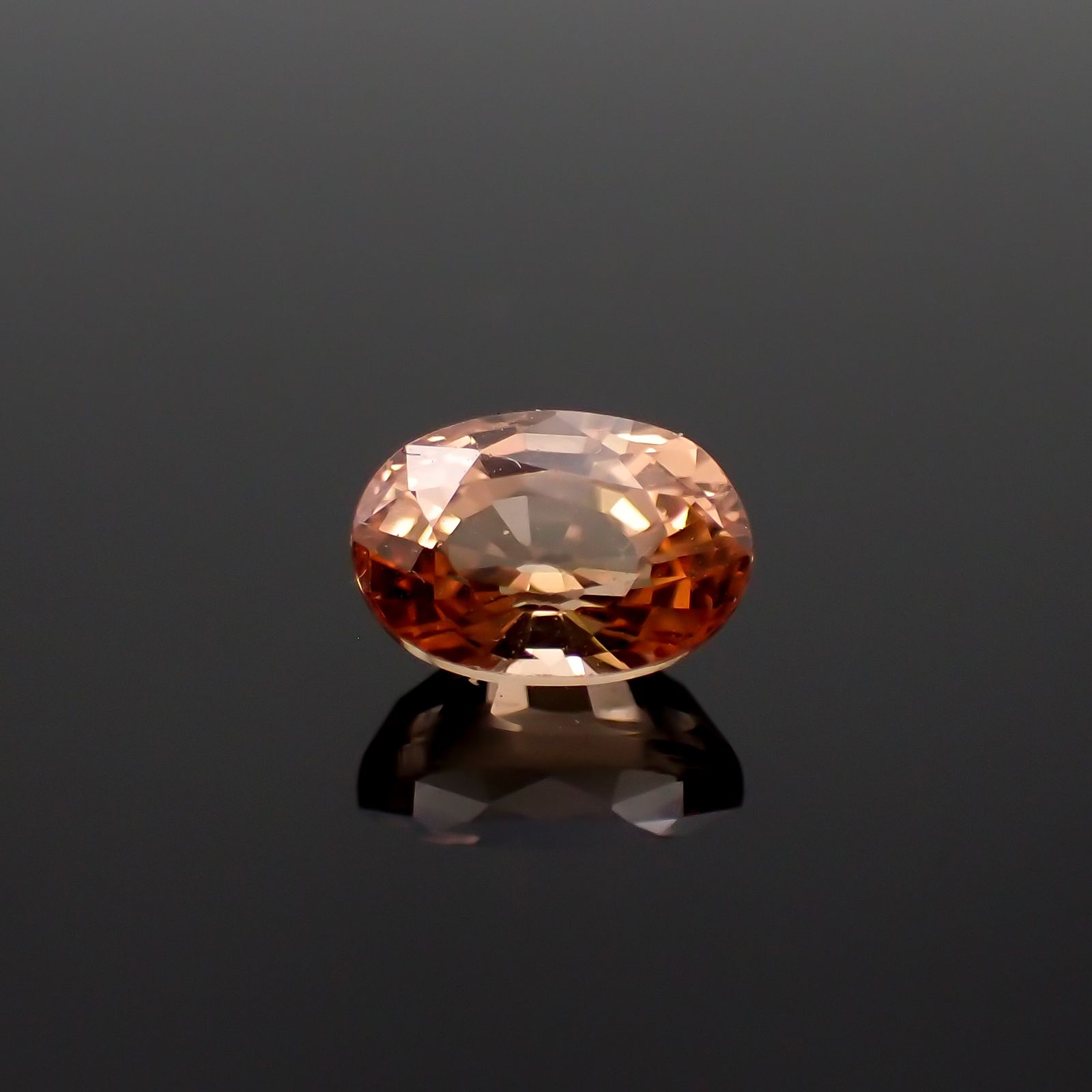 カラーチェンジマラヤガーネット(宝石名ガーネット)タンザニア産 1.05ct 識別済[230421640]6.6x4.6mm前後