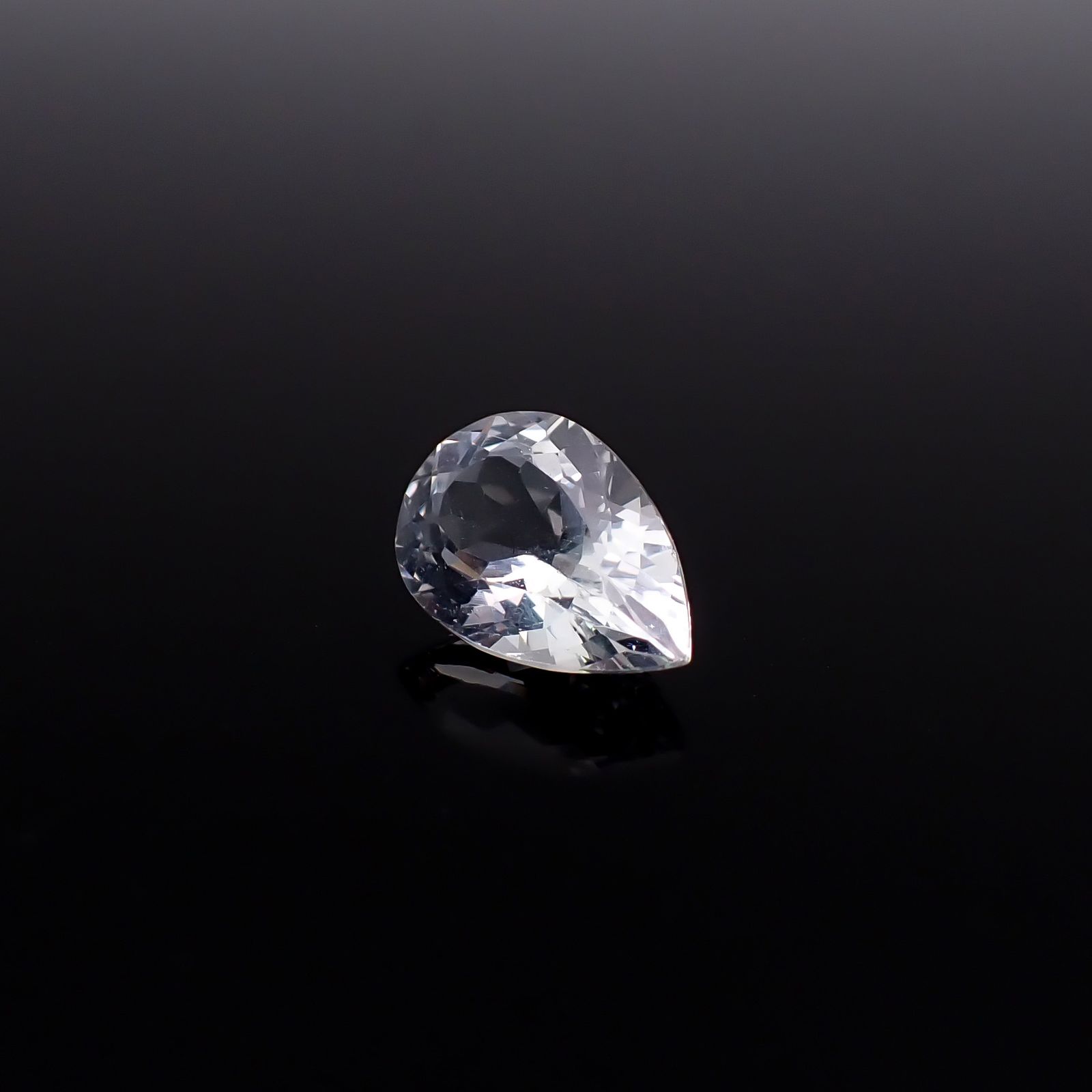 シルバーアパタイト フルオレッセンス アフリカ産 識別済 1.69ct / 9.8x6.6mm前後 [260632514]