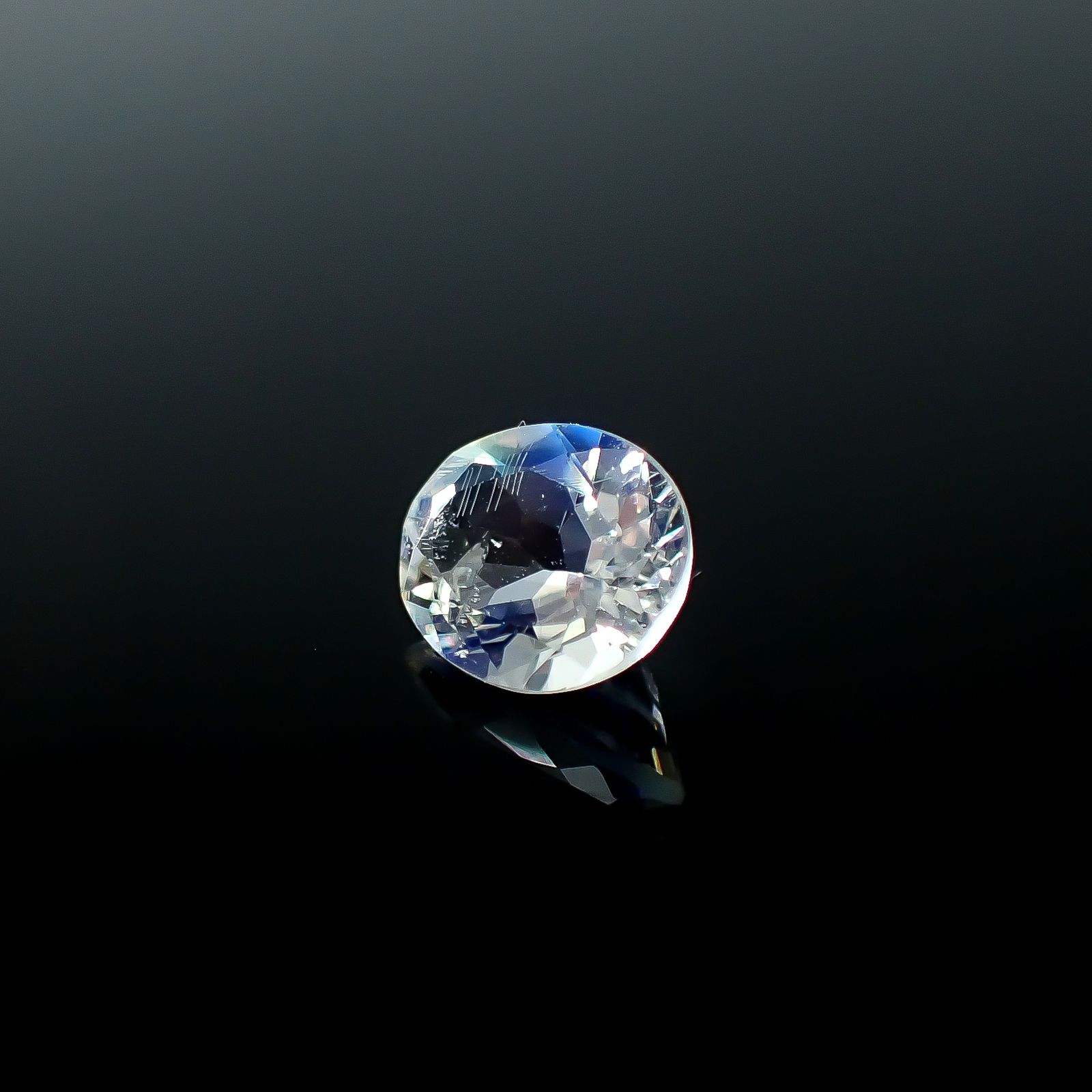 レインボームーンストーン タンザニア産 0.89ct [250730917]7.2x6mm前後