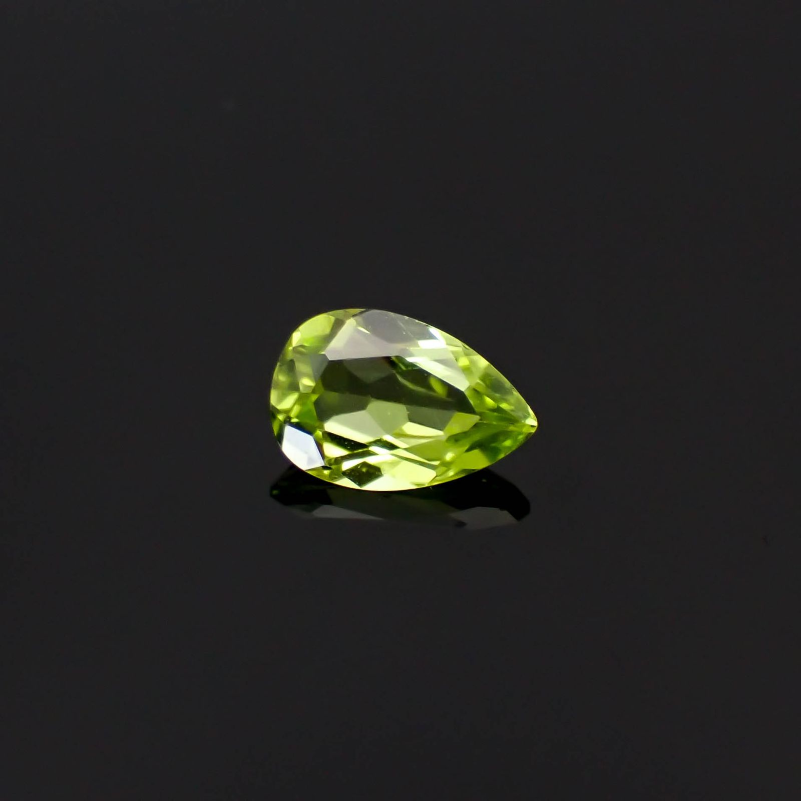 ペリドット 中国産 1.22ct [250330115]8.8x6mm前後