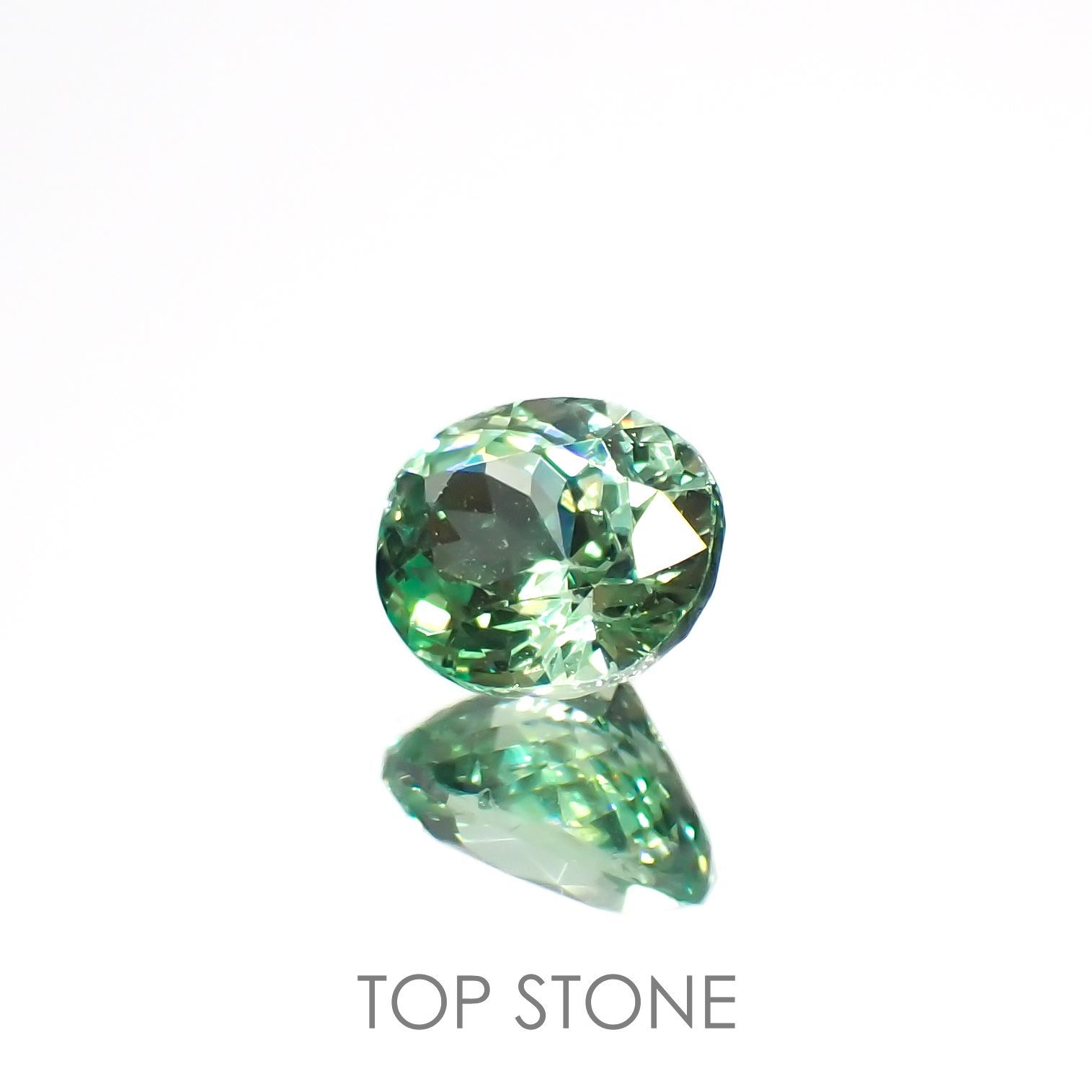 ミントガーネット(宝石名グリーン グロッシュラー・ガーネット)タンザニア産 0.56ct 識別済[221018628]5.2x4.4mm前後