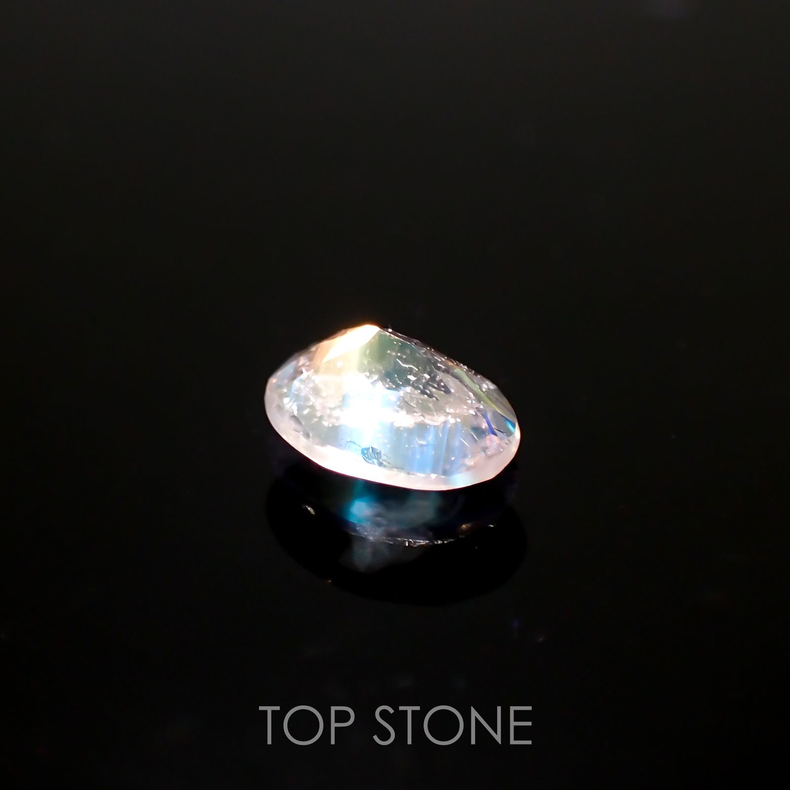 レインボームーンストーン(宝石名ラブラドライト)タンザニア産 0.59ct 識別済[220115456]6.7x5.1mm前後