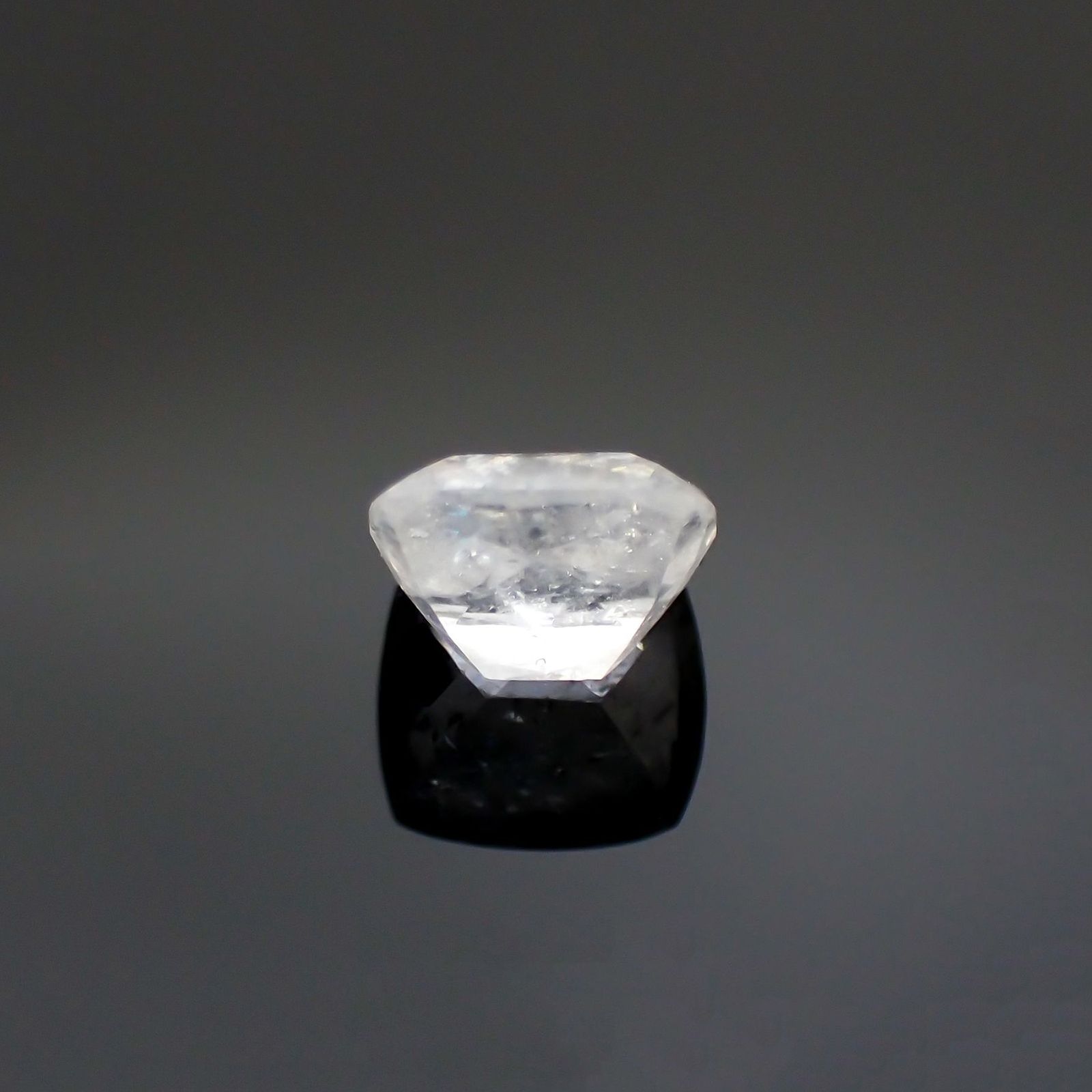 ユークレース(宝石名ユークレース)ブラジル産 1.102ct ソ付(彩珠)[230522047]6.5x5.7mm前後