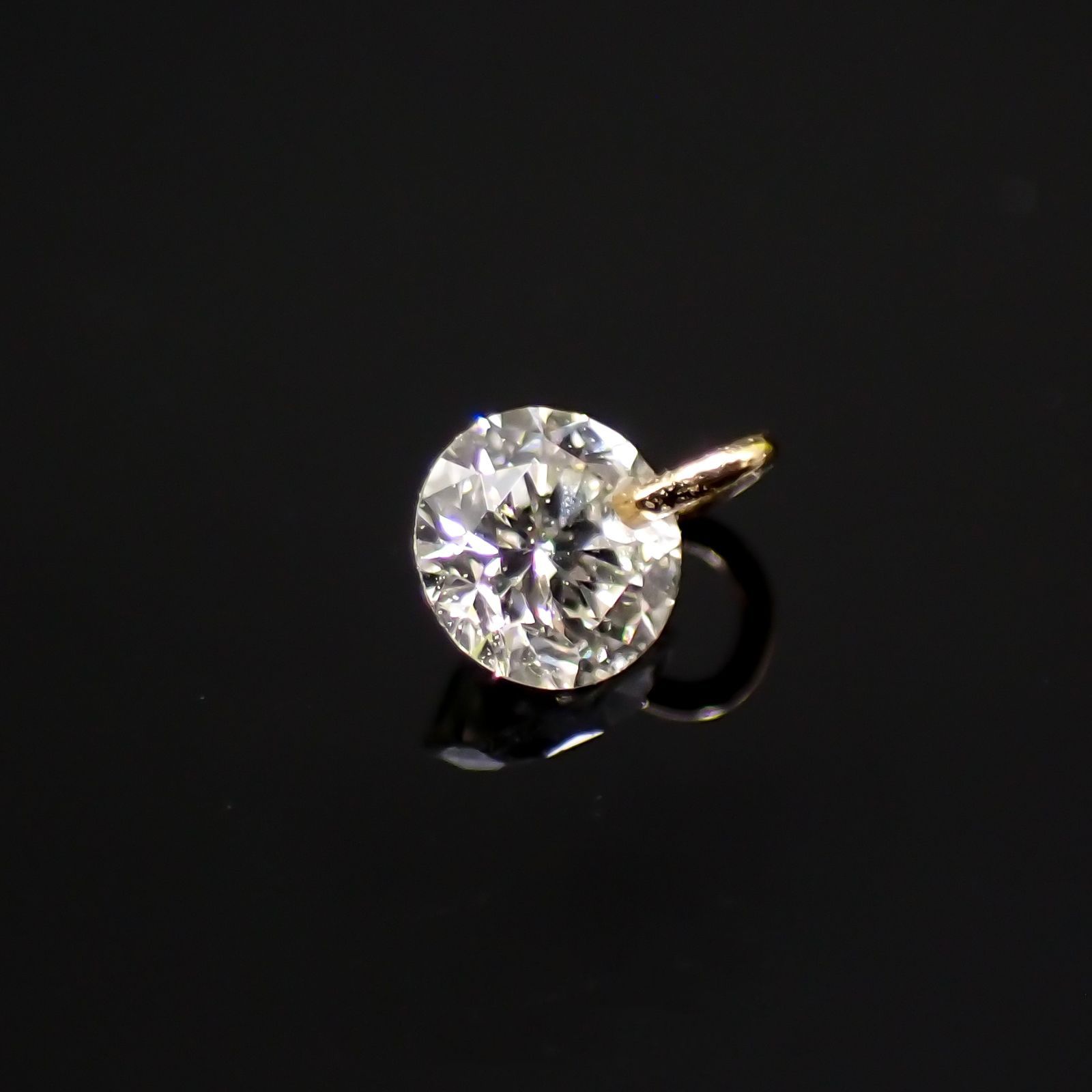 ◇La terre(ラ・テール)◇K18ダイヤモンドチャーム TTLC/SI(宝石名ダイアモンド) 0.052ct 識別済[220515743]2.1x2.1mm前後