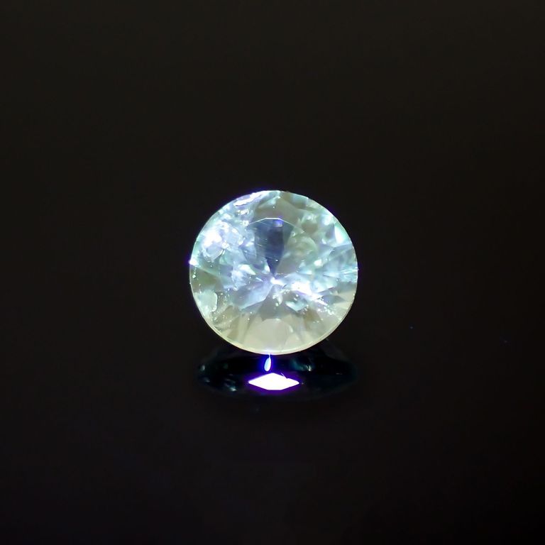 長波365(ライト)の照射で蛍光