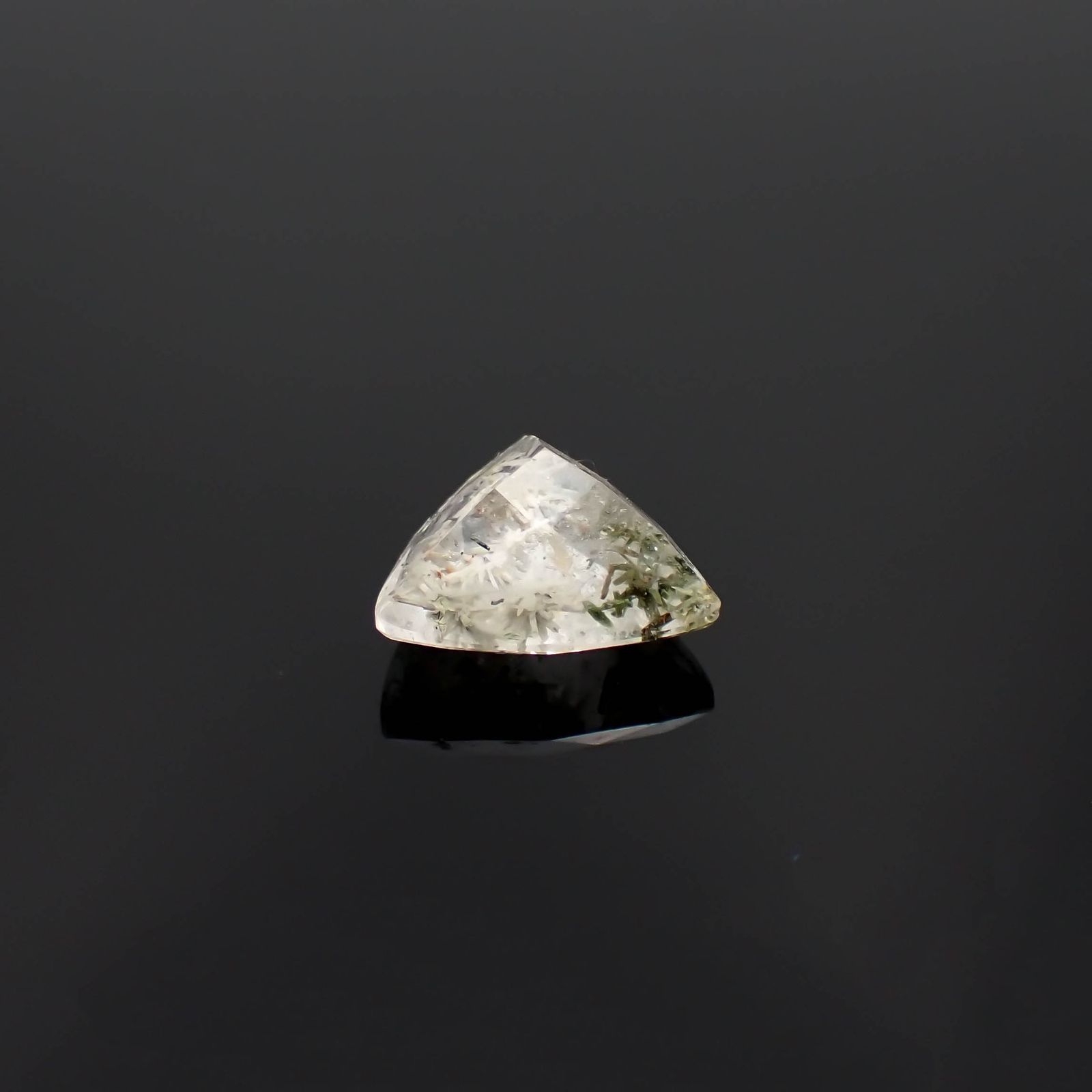 ヘデンベルジャイトインクォーツ インドネシア産 5.56ct [230120050]12.7x13mm前後