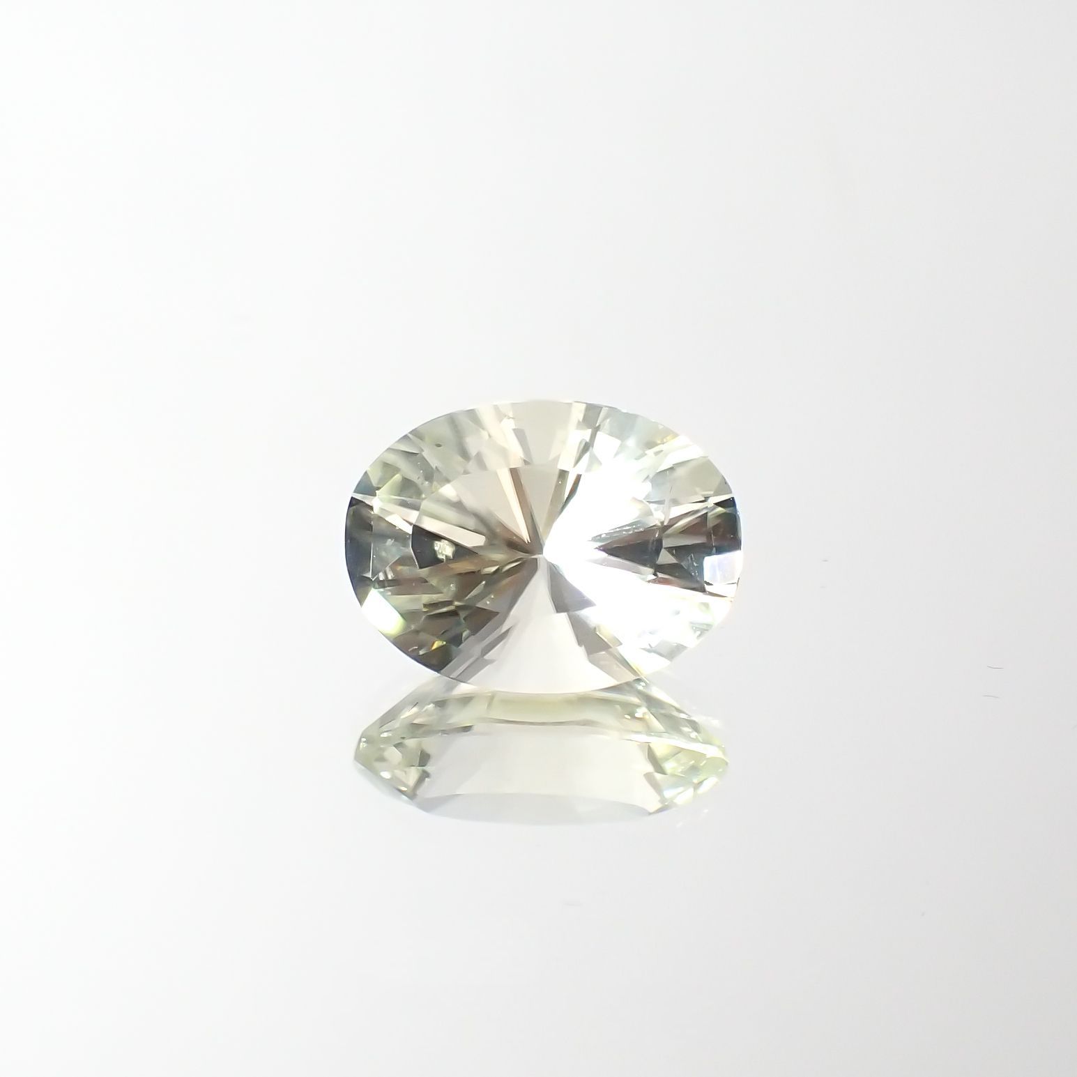ダトーライト(宝石名ダトライト)ロシア産 3.324ct ソ付(彩珠)[221018687]11.2x8.3mm前後