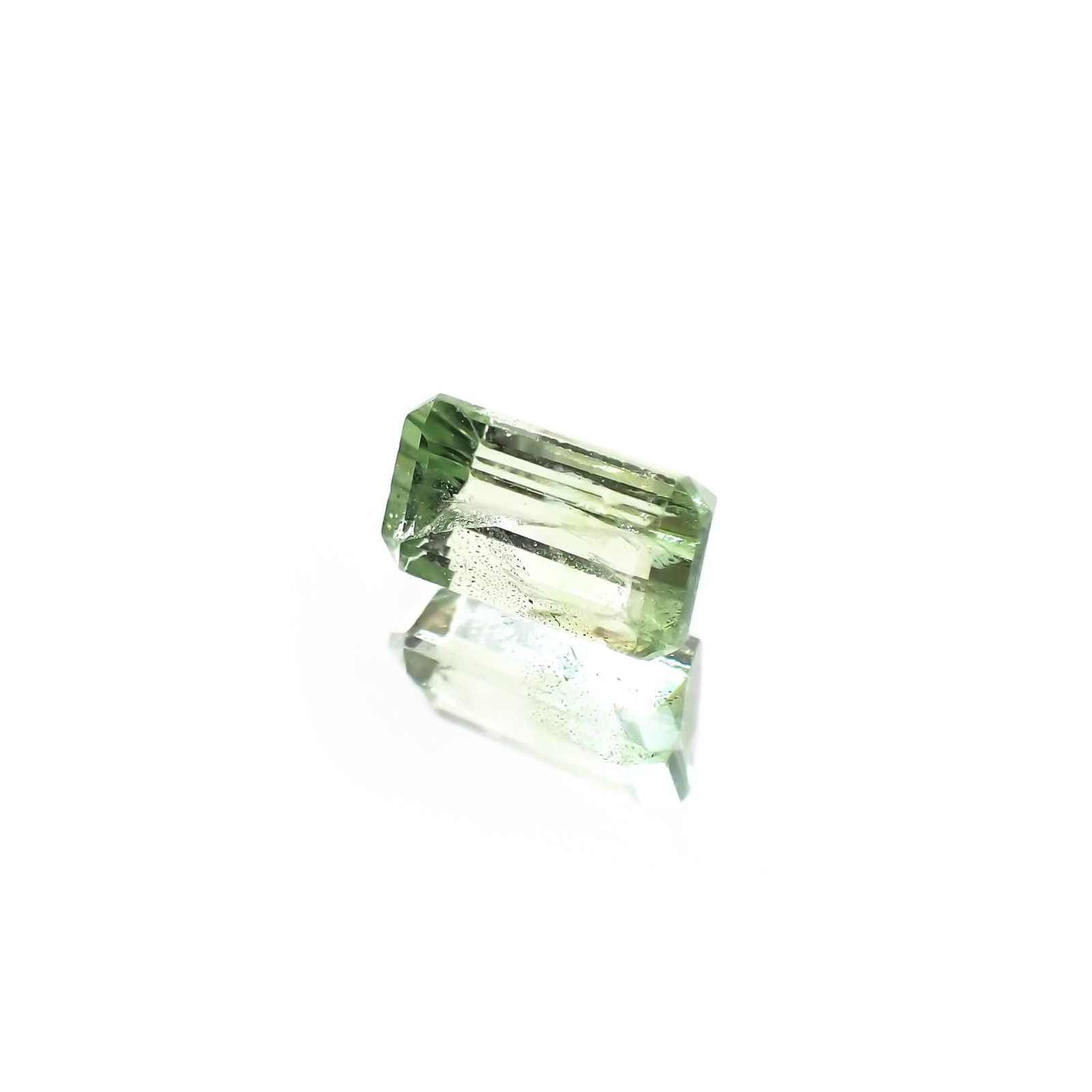 バイカラーツァボライト(宝石名グリーン グロッシュラー・ガーネット) タンザニア産 識別済 1.38ct / 7.5x4.2mm前後 [210711919]