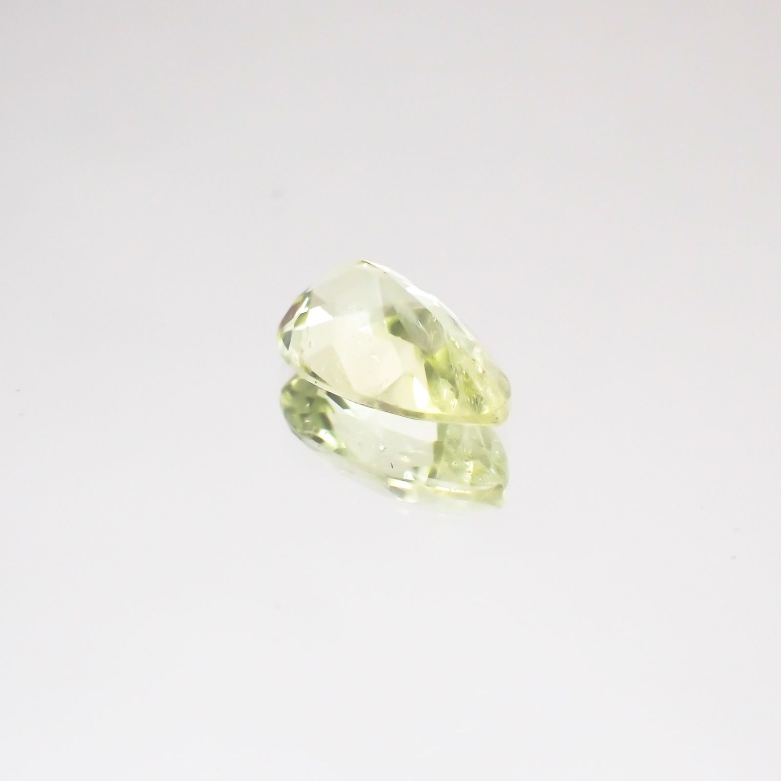 ブラジリアナイト(宝石名ブラジリアナイト) ブラジル産 1.22ct 識別済[210510750]9.5×5.6mm前後