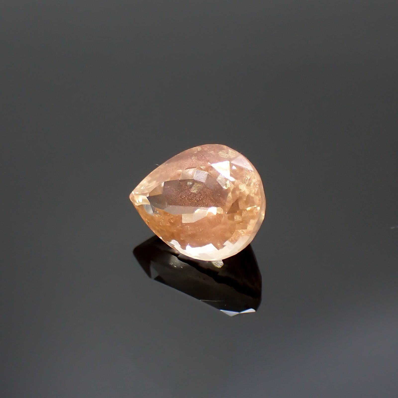 オレゴンサンストーン(宝石名ラブラドライト)アメリカ・オレゴン州産 識別済 2.52ct / 9.9x7.8mm前後 [220114656]