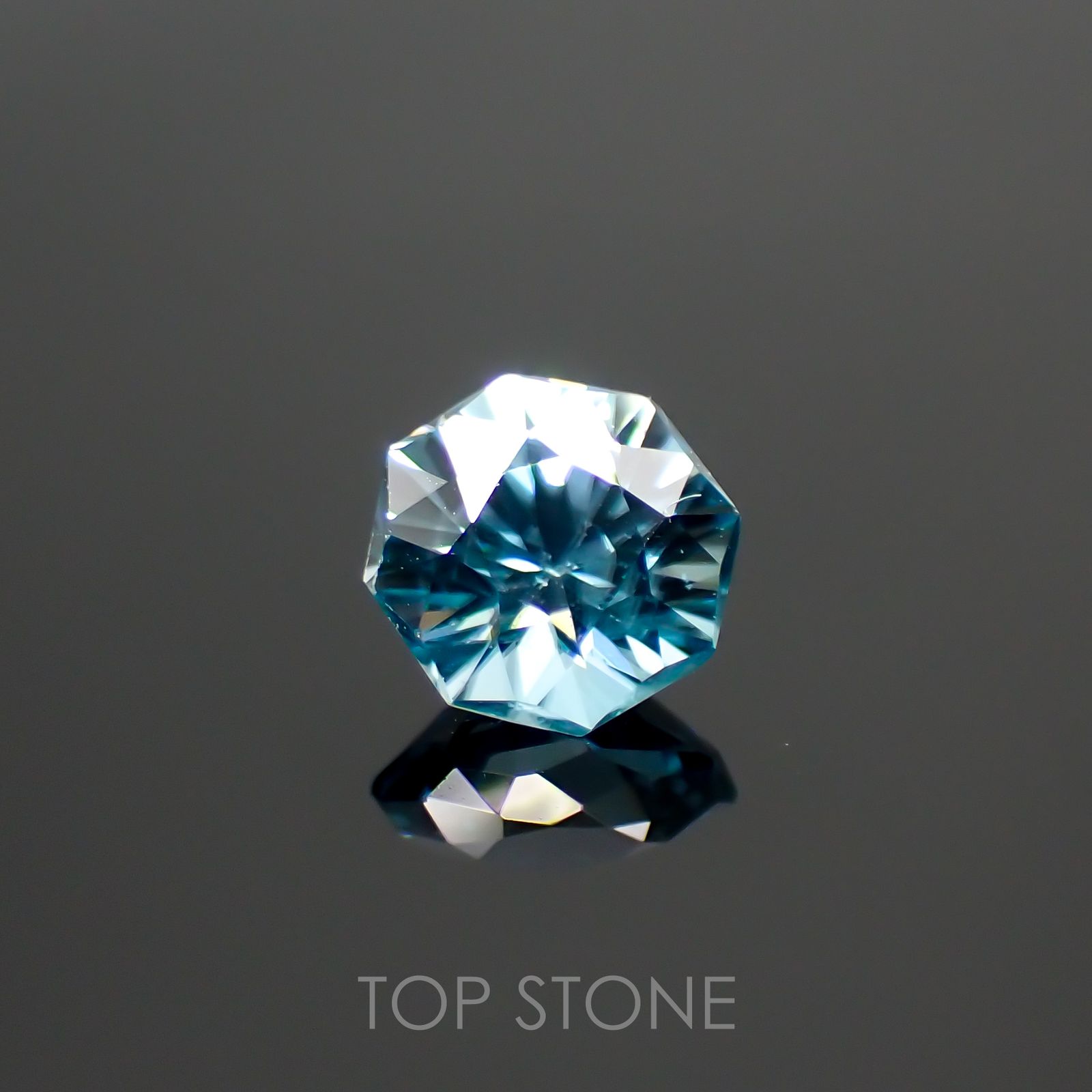 ◇オクタゴンカット◇ブルージルコン カンボジア産 ルース 0.73ct[210913358]4.9×4.9mm前後