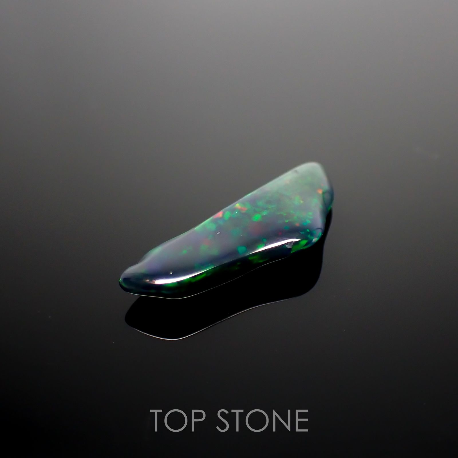 ◇バロック型◇ブラックオパール(宝石名オパール/加熱処理) エチオピア産 0.97ct 識別済[210913254]15.4×5.9mm前後