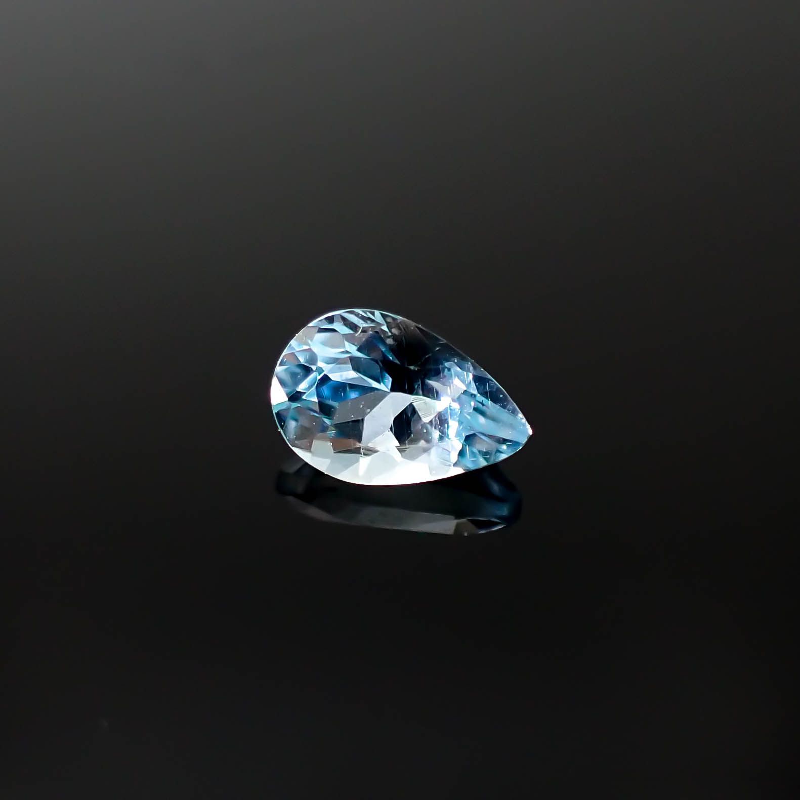アクアマリン サンタマリアカラー ナイジェリア/マダガスカル産 0.42ct[240225973]6.1x3.9mm前後