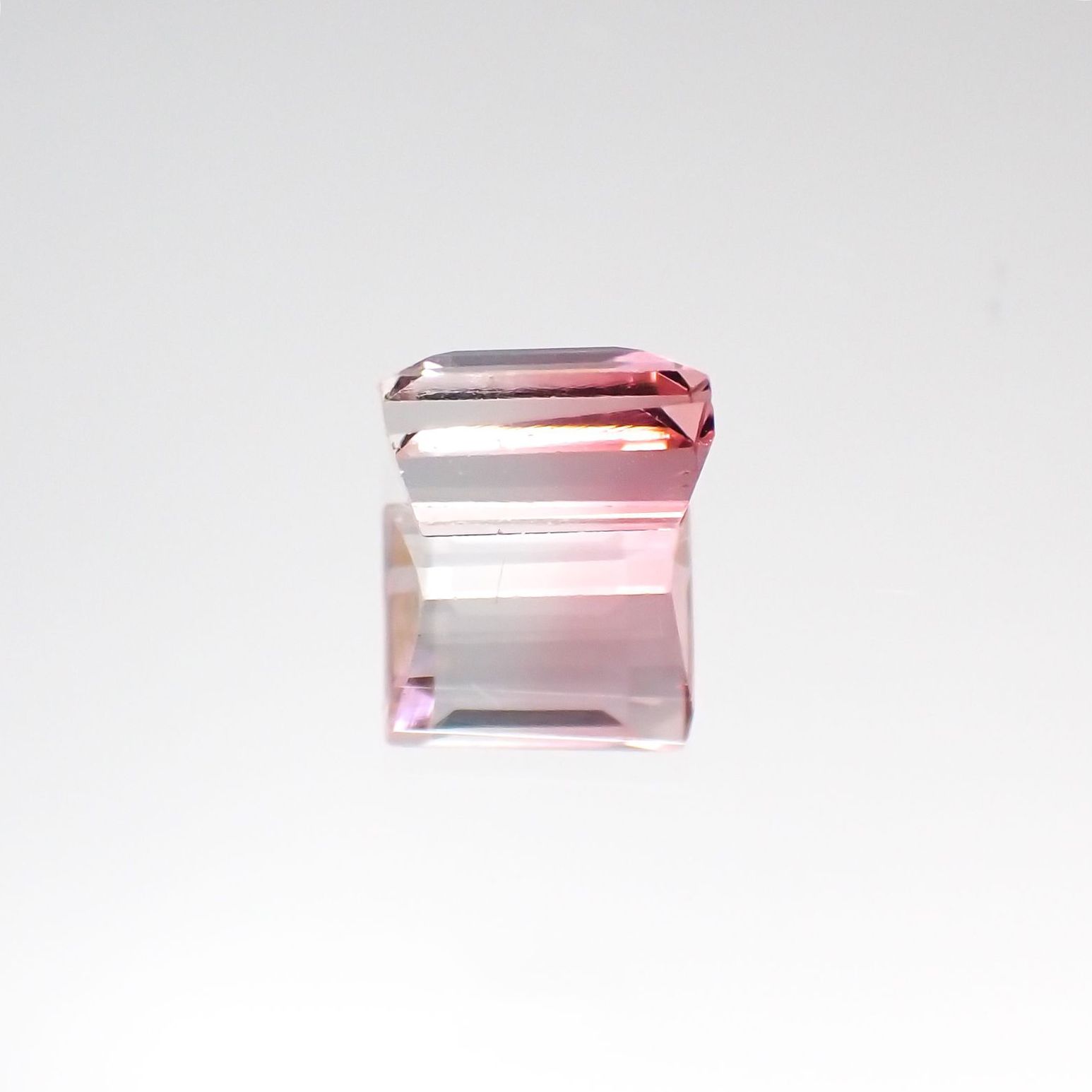 バイカラートルマリン(宝石名バイカラー・トルマリン)ブラジル産 0.86ct 識別済[230622374]5.9x4.6mm前後