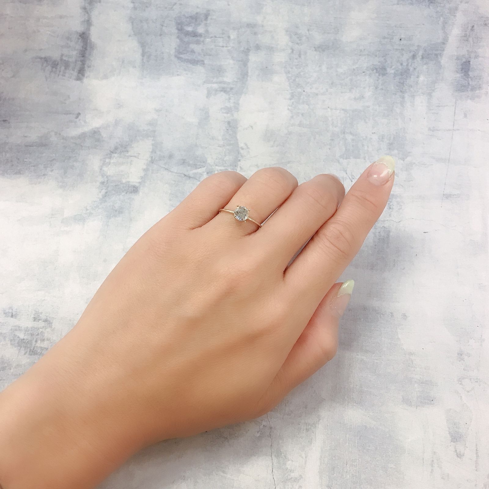 フェナカイト(宝石名フェナカイト)マダガスカル産 0.78ct 識別済[220817414]5.7x5.6mm前後