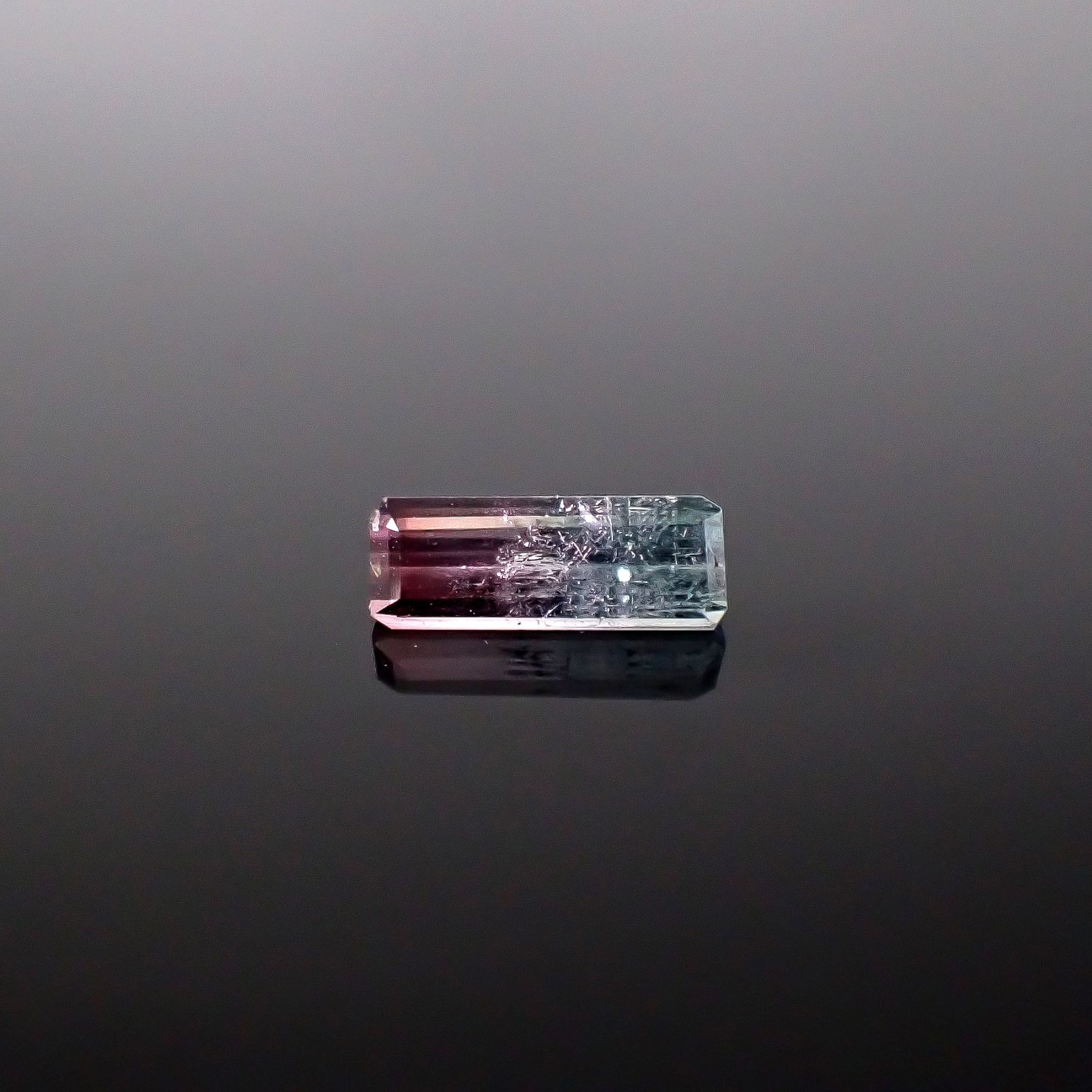 バイカラートルマリン アフガニスタン産 0.96ct / 9.7x3.6mm前後 [260231751]