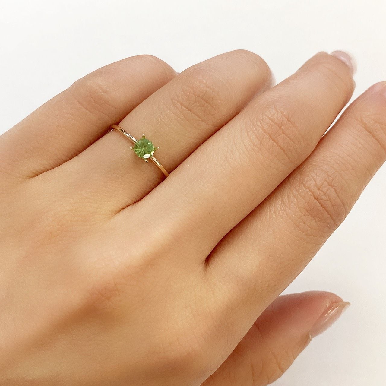 ミントガーネット(宝石名グリーン グロッシュラー・ガーネット) タンザニア産 0.26ct 識別済[210711537]4.1×4.1mm前後