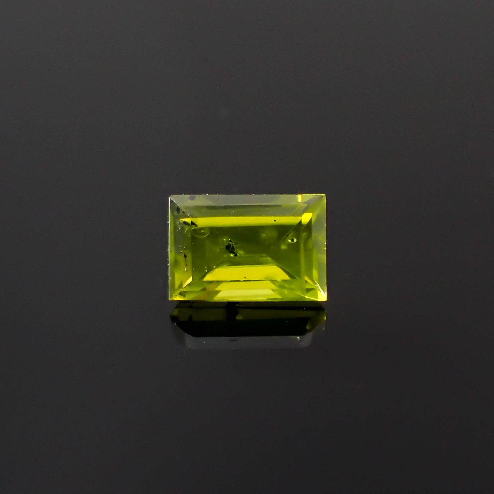 ブラックリリーパッドペリドット アメリカ・アリゾナ州産 1.05ct[240627936]6.9x4.7mm前後