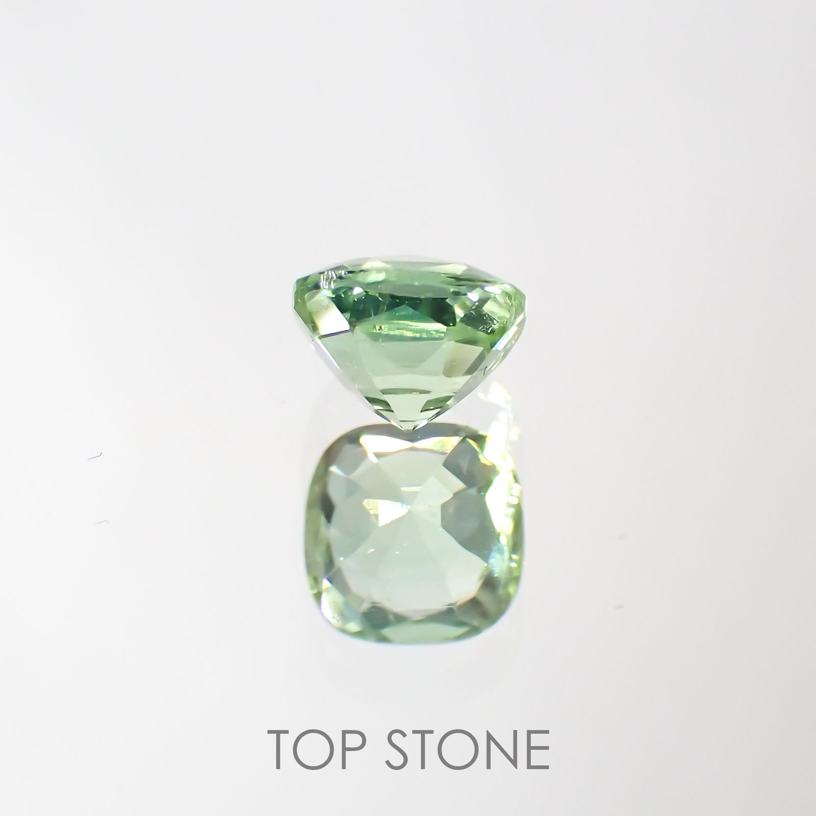 ミントトルマリン(宝石名グリーン・トルマリン) アフガニスタン産 0.51ct 識別済[211013622]4.7×4.7mm前後